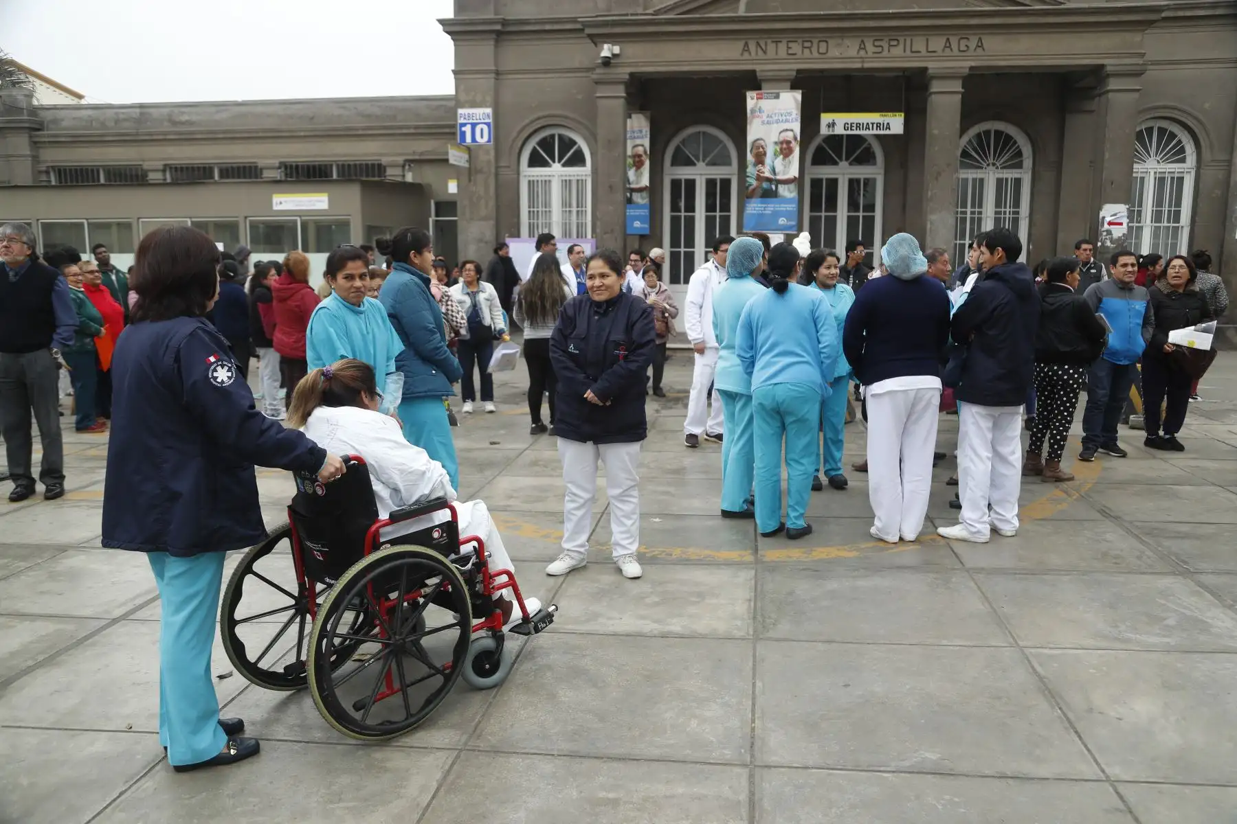 Así se vivió el simulacro nacional de sismo y tsunami en el Hospital Nacional Arzobispo Loayza en Lima. Foto: ANDINA/Josue Ramos