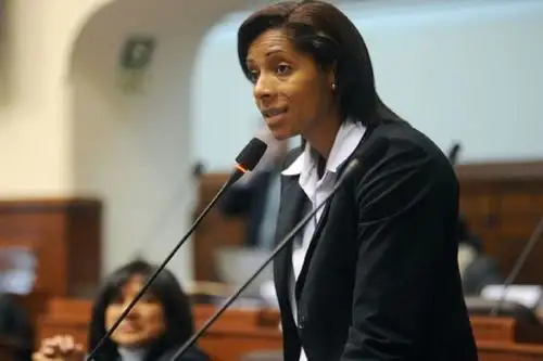 Leyla Chihuán es congresista y ex voleibolista y capitana de la selección peruana de vóley femenino. Twitter