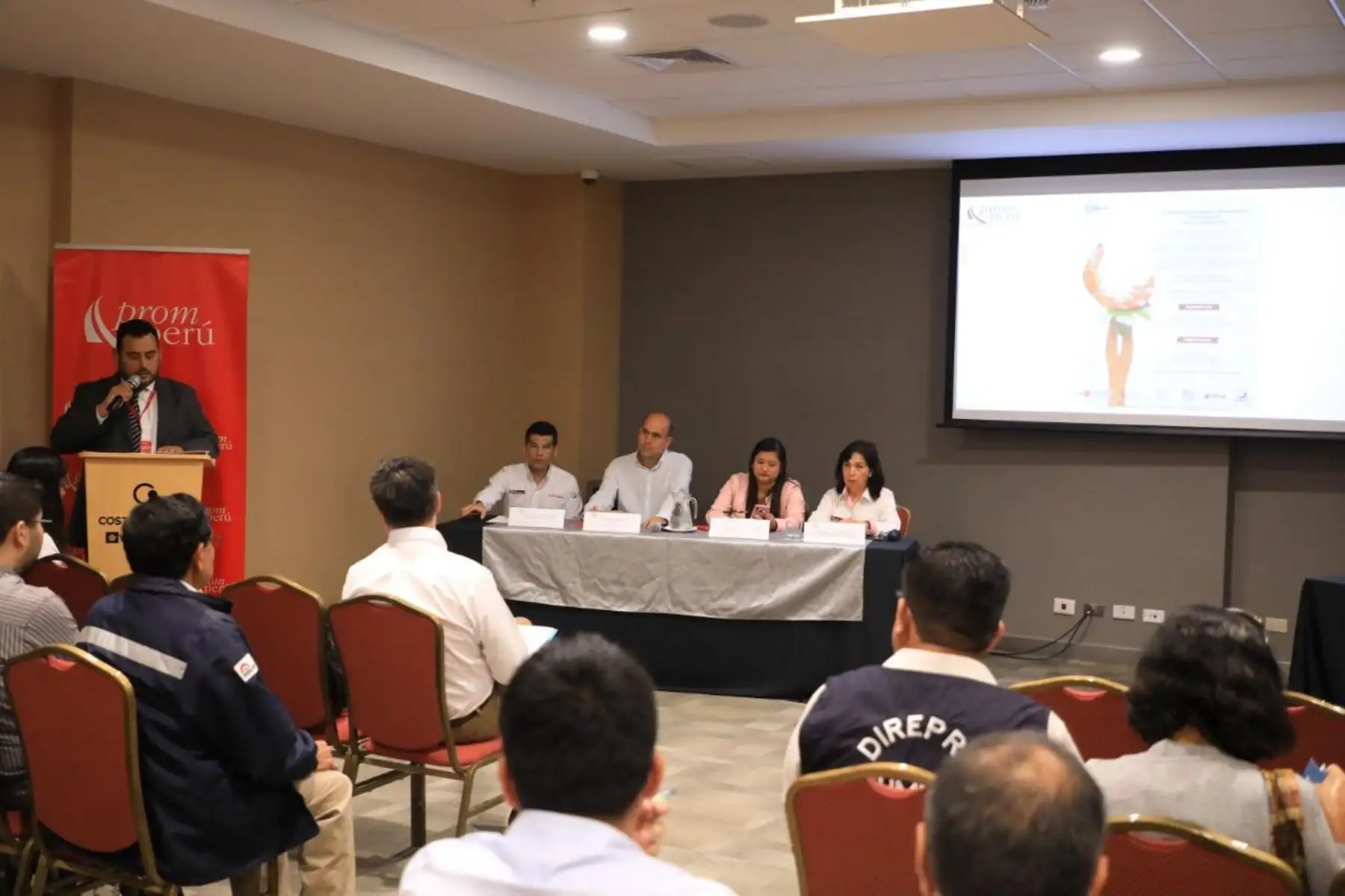 El Organismo Nacional de Sanidad Pesquera (Sanipes), ente adscrito al Ministerio de la Producción, promueve exportación de langostinos al mercado brasileño.