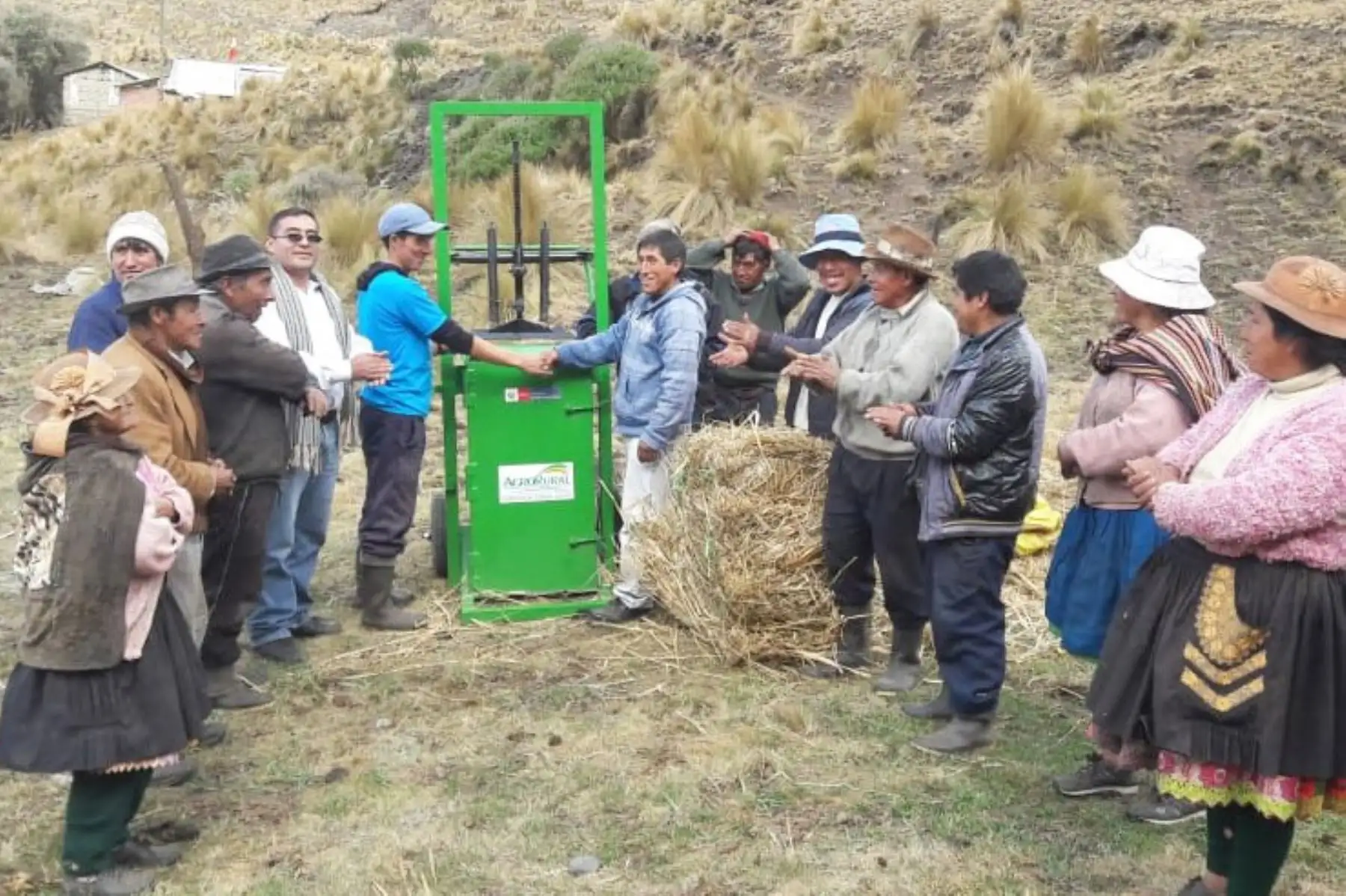 Minagri entrega empacadoras para alimentación oportuna del ganado antes de heladas