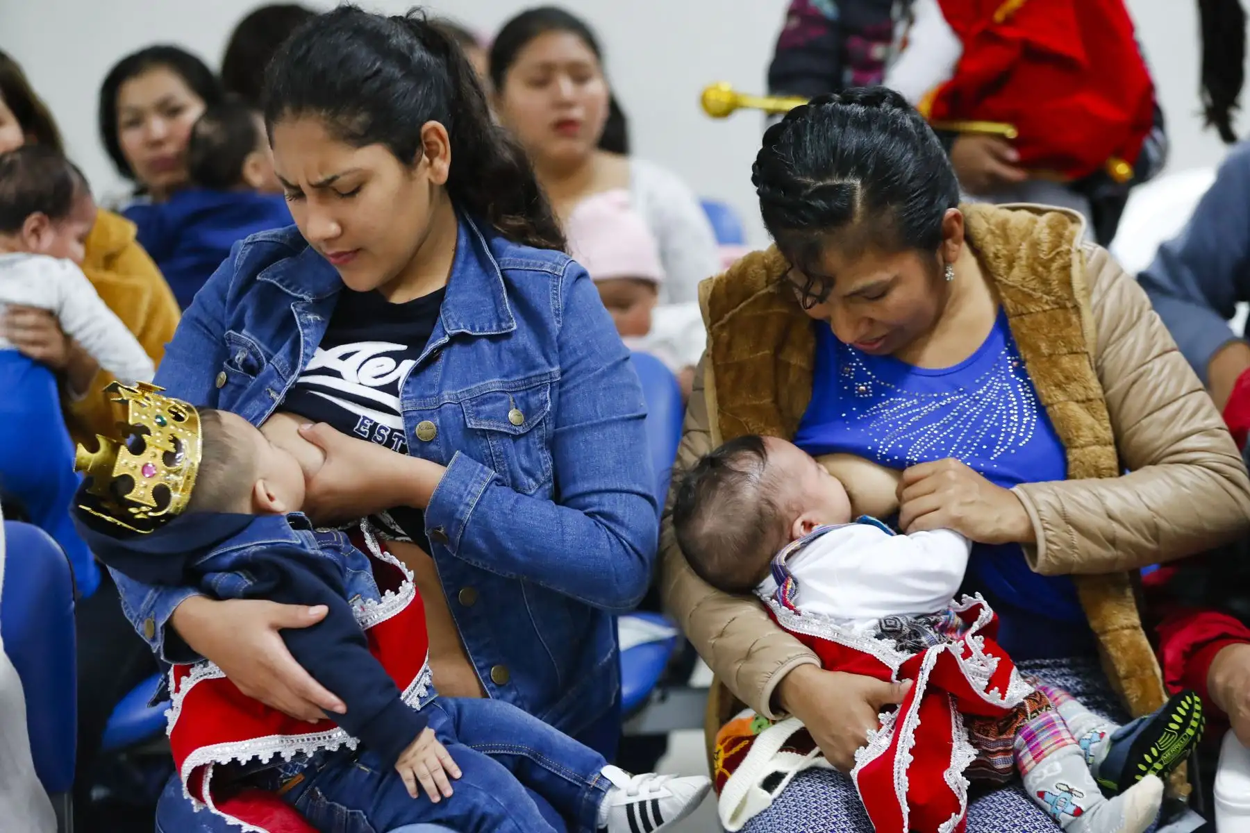 Con motivo de la Semana Mundial de la Lactancia Materna, la Red Prestacional Almenara de EsSalud reunió a más de 30 bebés, entre seis meses a dos años de edad, donde compiten para obtener la corona del “Rey Mamoncito 2019”. Foto: ANDINA/Josue Ramos