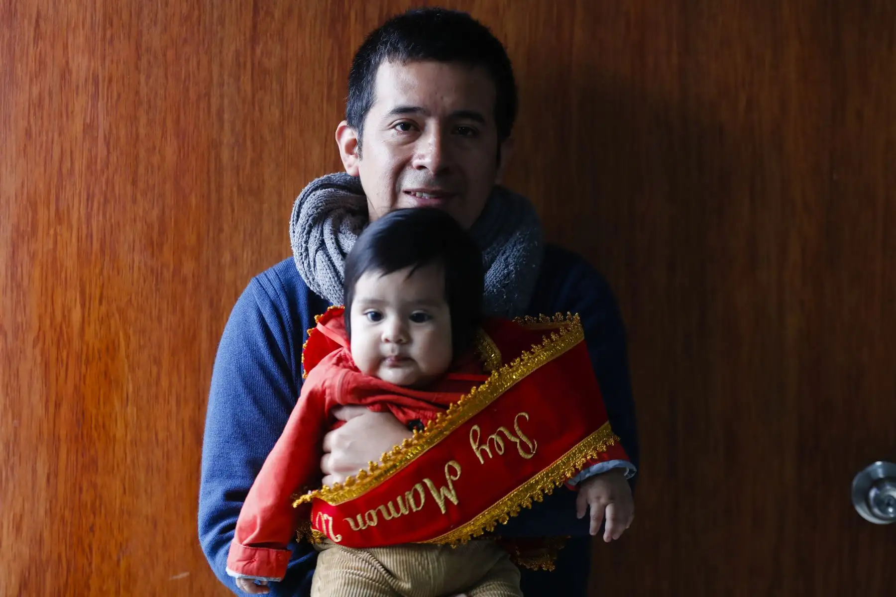 Sebastian uno de los ganadores con su padre. Foto: ANDINA/Josue Ramos