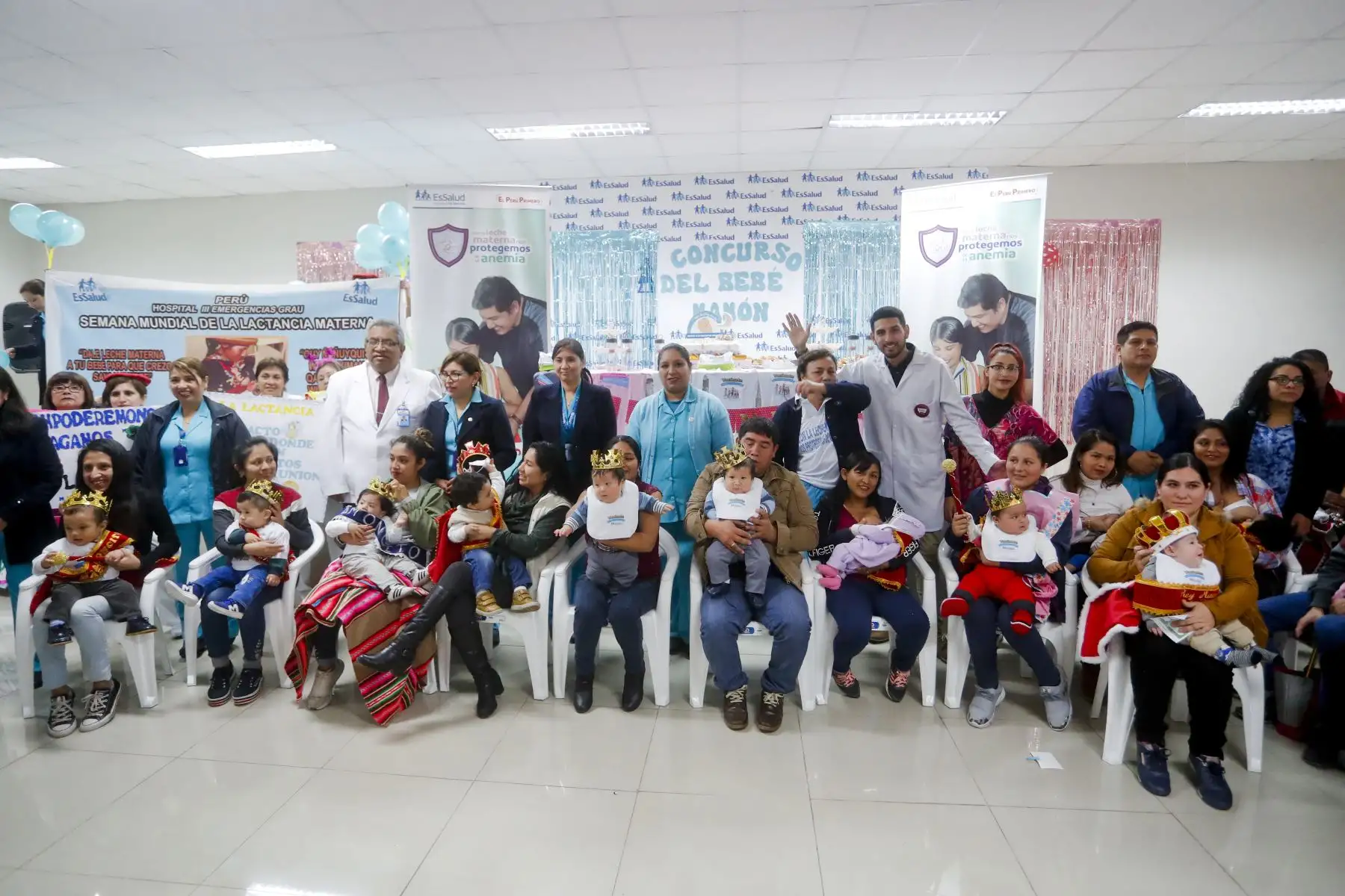 Con motivo de la Semana Mundial de la Lactancia Materna, la Red Prestacional Almenara de EsSalud reunió a más de 30 bebés, entre seis meses a dos años de edad, donde compiten para obtener la corona del “Rey Mamoncito 2019”. Foto: ANDINA/Josue Ramos