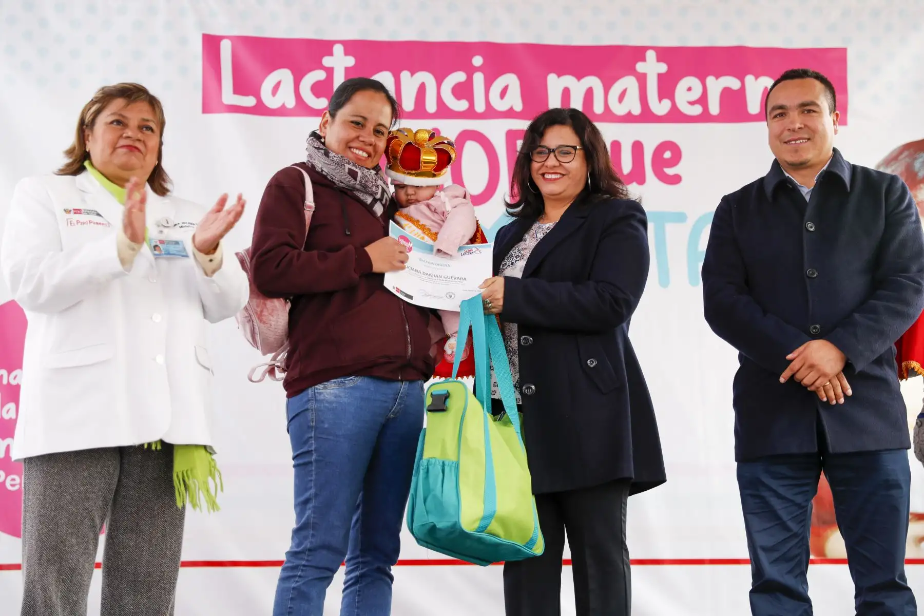 La primera dama de la Nación, Maribel Díaz, participó en el lanzamiento de la Semana Nacional de la Lactancia Materna, realizado en el Centro de Salud Materno Infantil Perú – Corea “Santa Luzmila II”, ubicado en el distrito de Comas.
Foto: ANDINA/Prensa Presidencia