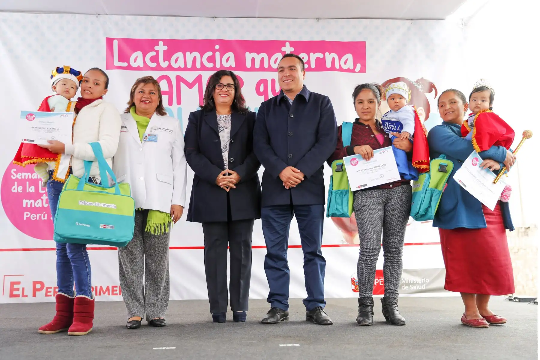 La primera dama de la Nación, Maribel Díaz, participó en el lanzamiento de la Semana Nacional de la Lactancia Materna, realizado en el Centro de Salud Materno Infantil Perú – Corea “Santa Luzmila II”, ubicado en el distrito de Comas.
Foto: ANDINA/Prensa Presidencia
