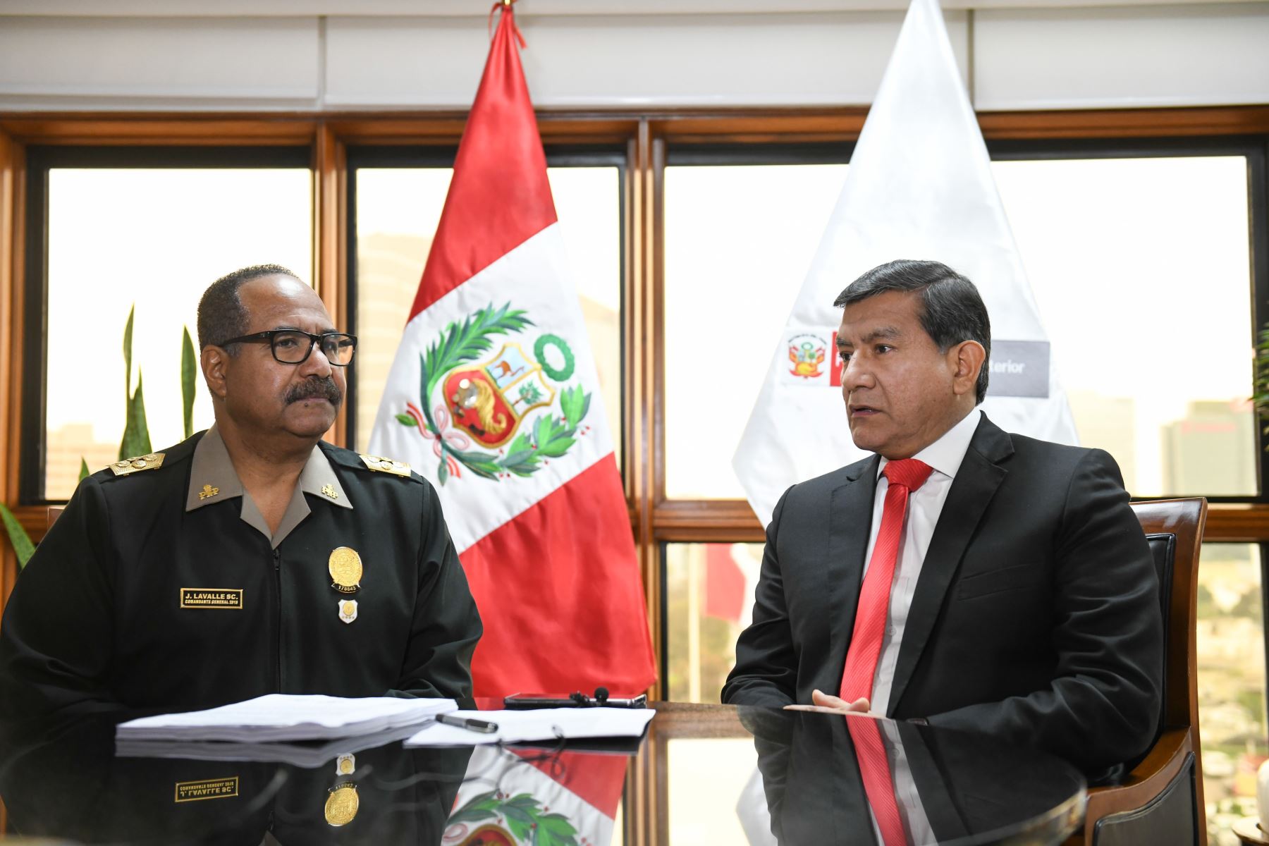 Ministro del Interior, Carlos Morán, garantizó defensa legal de policías que cumplen con su deber.