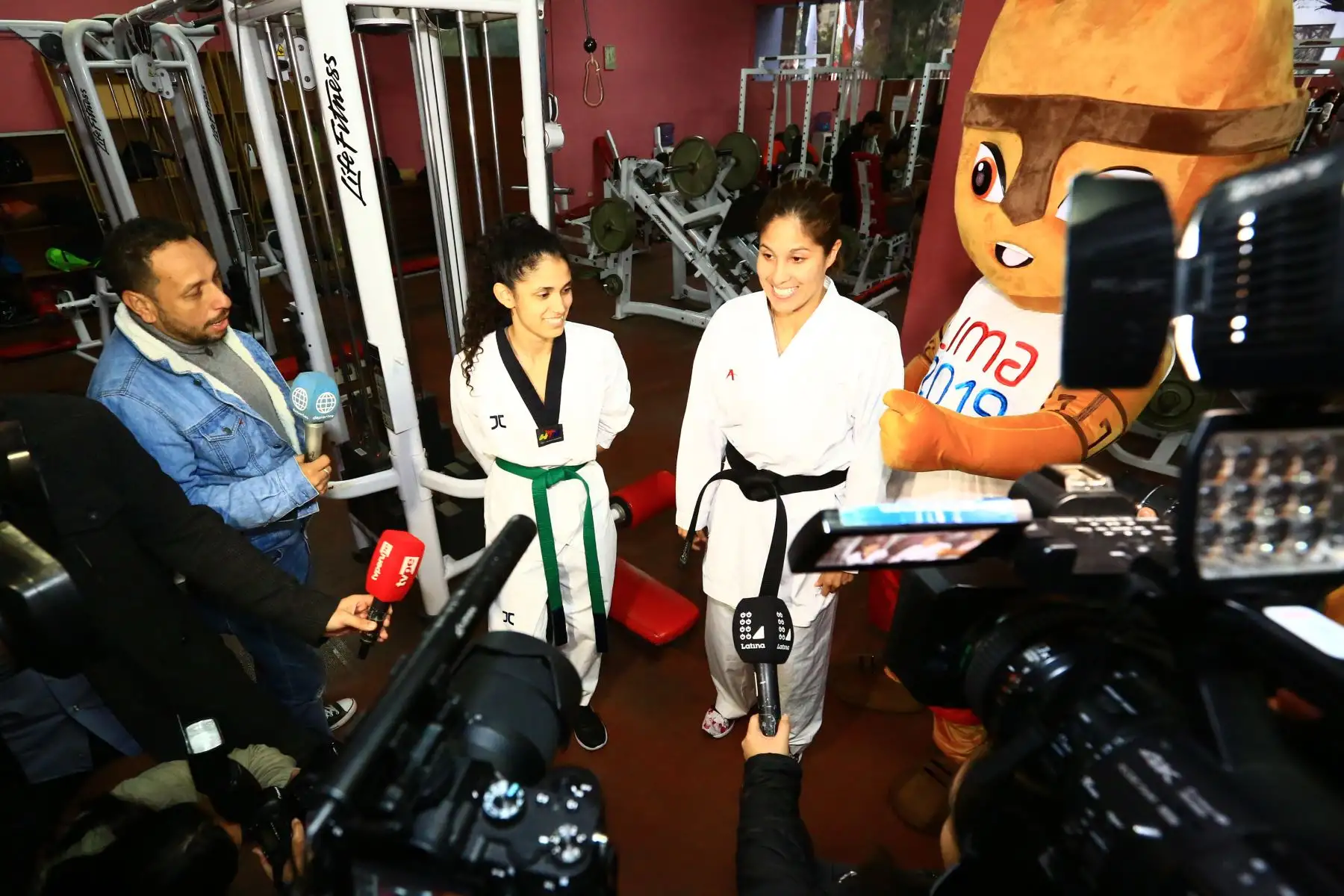Alexandra Grande bicampeona panamericana del  Lima 2019 y Angélica Espinoza parataekwondista  nacionales que participará en los Juegos Parapanamericanos Lima 2019. Foto:ANDINA/Pedro Cardenas