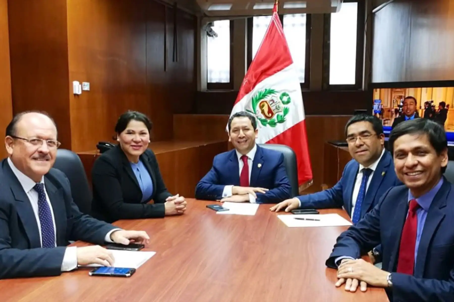 Bancada Peruanos por el Kambio.