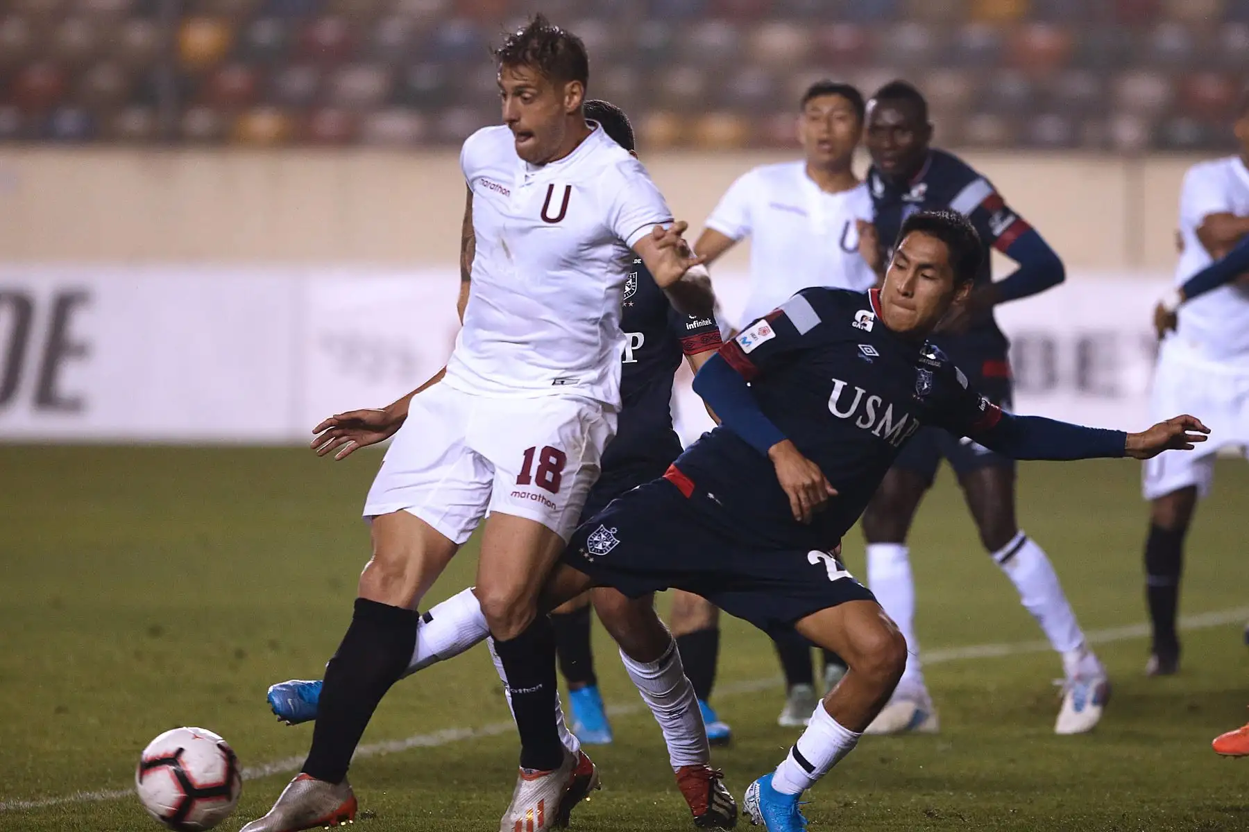 Germán Denis de Universitario vs. San Martín, empatan 0-0 en el estadio Monumental de Ate.Foto:ANDINA/ Vidal Tarqui