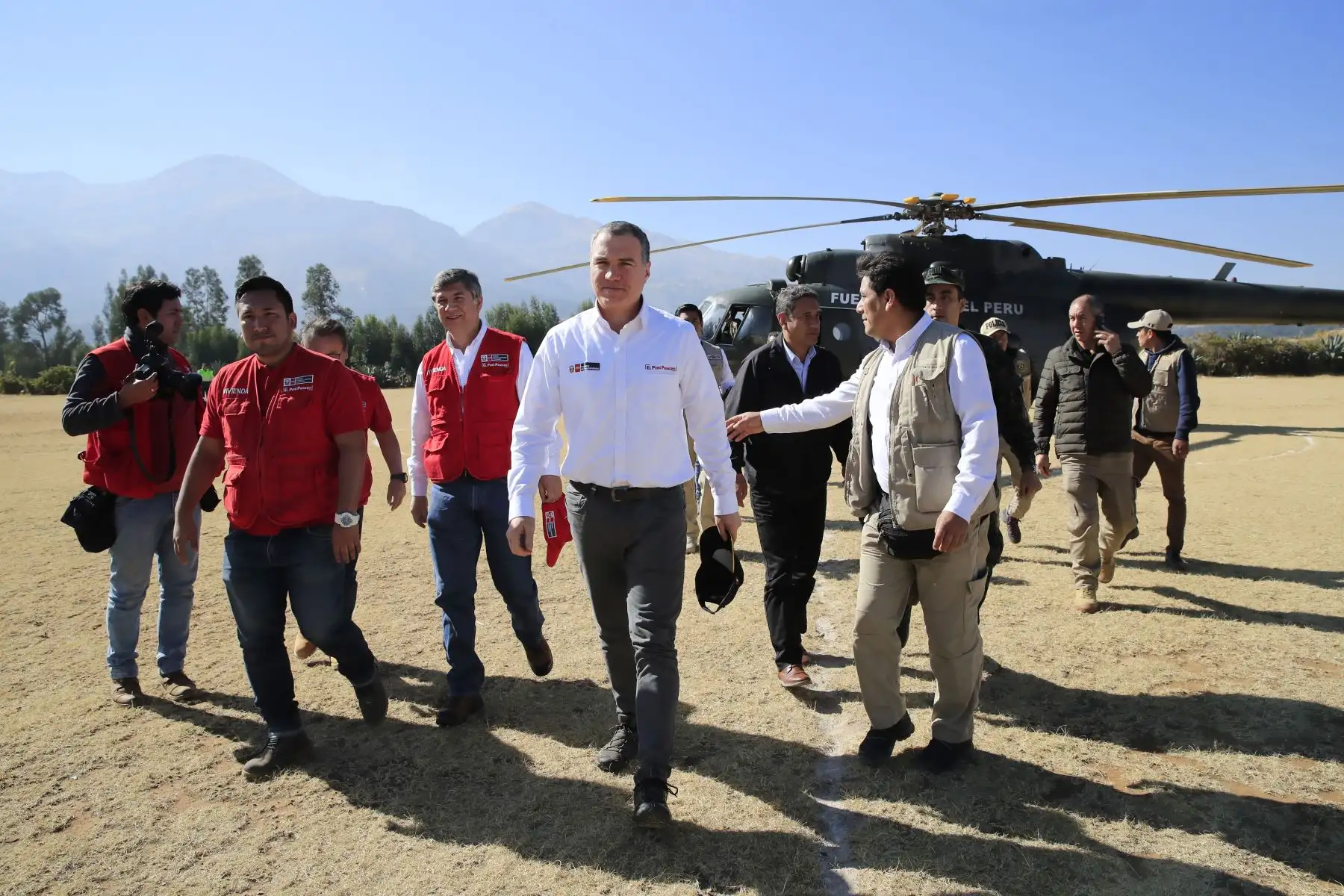 Presidente del Consejo de Ministros, Salvador del Solar y el Ministro de Vivienda, Miguel Estrada, entregaron 140 viviendas de emergencia a damnificados del sector de Pampa Grande, Cajabamba- Cajamarca.
Foto: ANDINA/Juan Carlos Guzmán