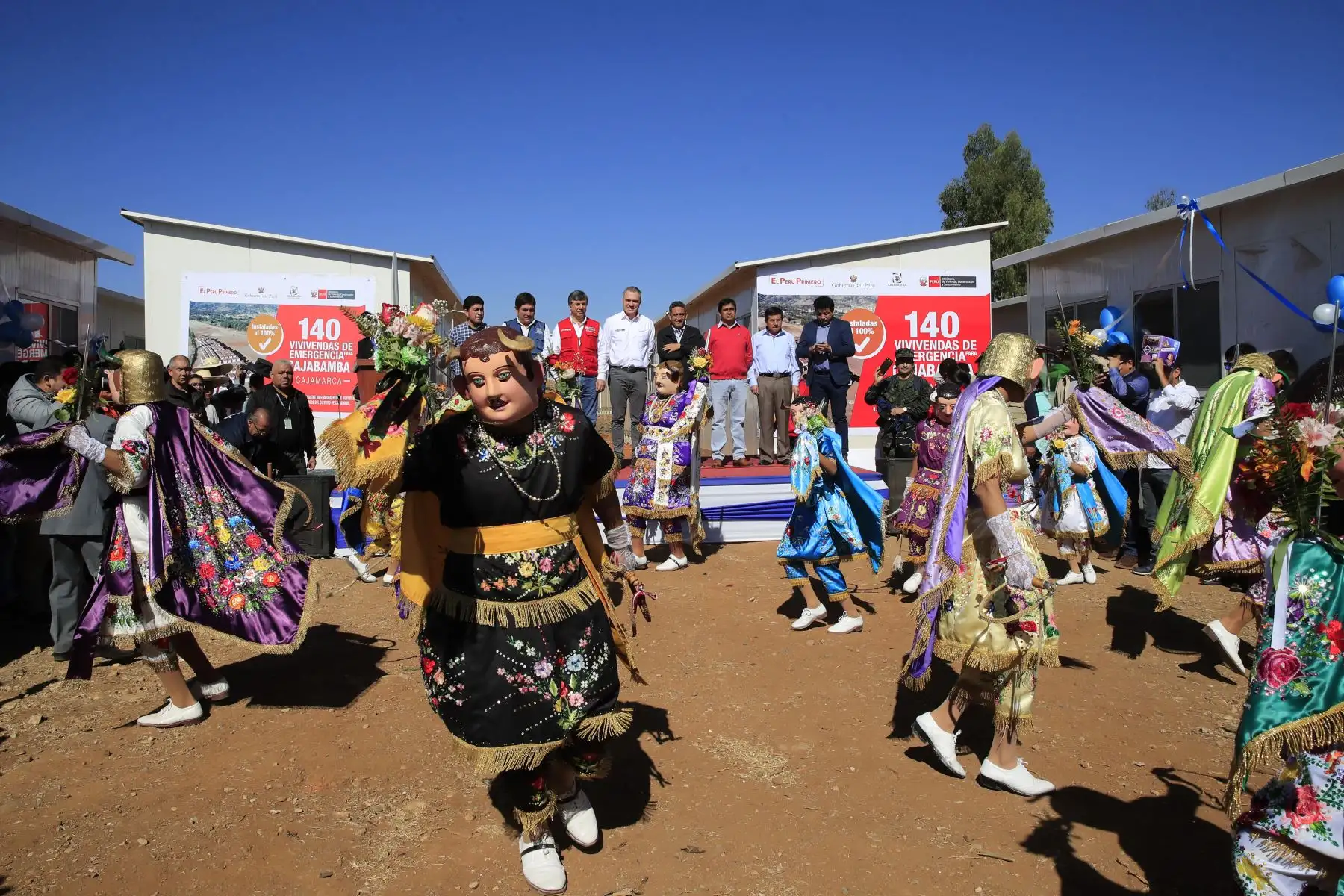 Presidente del Consejo de Ministros, Salvador del Solar y el Ministro de Vivienda, Miguel Estrada, entregaron 140 viviendas de emergencia a damnificados del sector de Pampa Grande, Cajabamba- Cajamarca.
Foto: ANDINA/Juan Carlos Guzmán