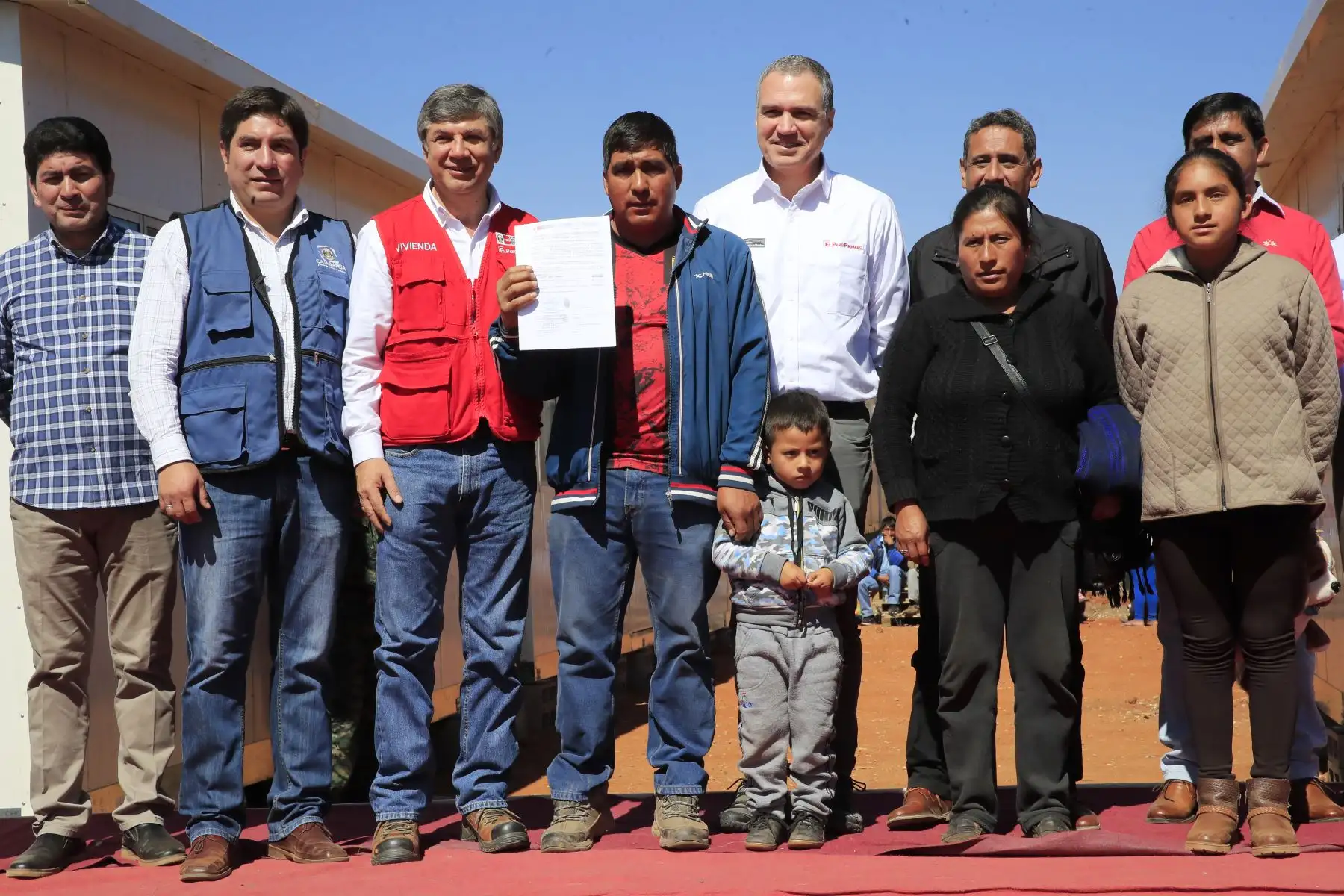Presidente del Consejo de Ministros, Salvador del Solar y el Ministro de Vivienda, Miguel Estrada, entregaron 140 viviendas de emergencia a damnificados del sector de Pampa Grande, Cajabamba- Cajamarca.
Foto: ANDINA/Juan Carlos Guzmán