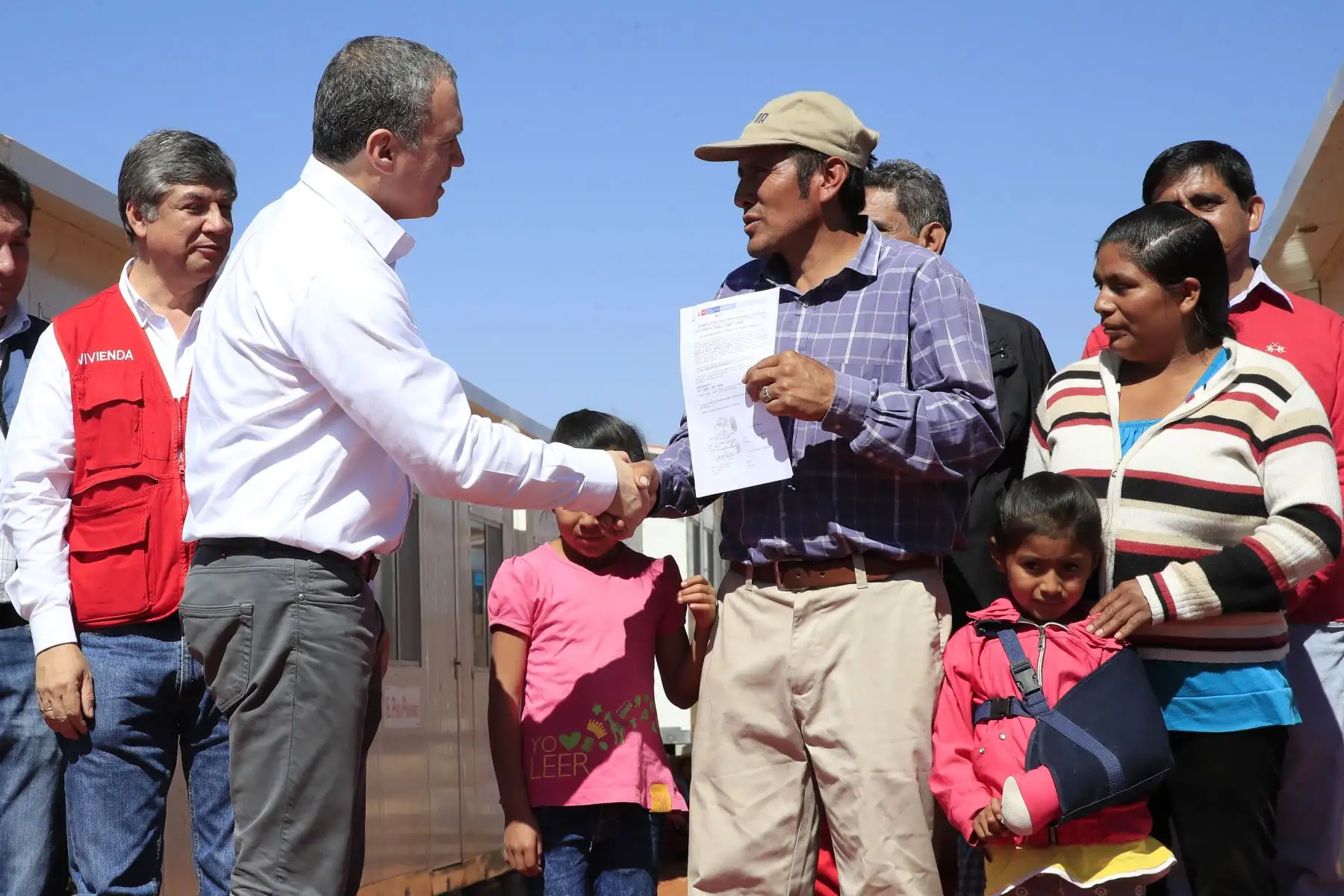 Presidente del Consejo de Ministros, Salvador del Solar y el Ministro de Vivienda, Miguel Estrada, entregaron 140 viviendas de emergencia a damnificados del sector de Pampa Grande, Cajabamba- Cajamarca.
Foto: ANDINA/Juan Carlos Guzmán