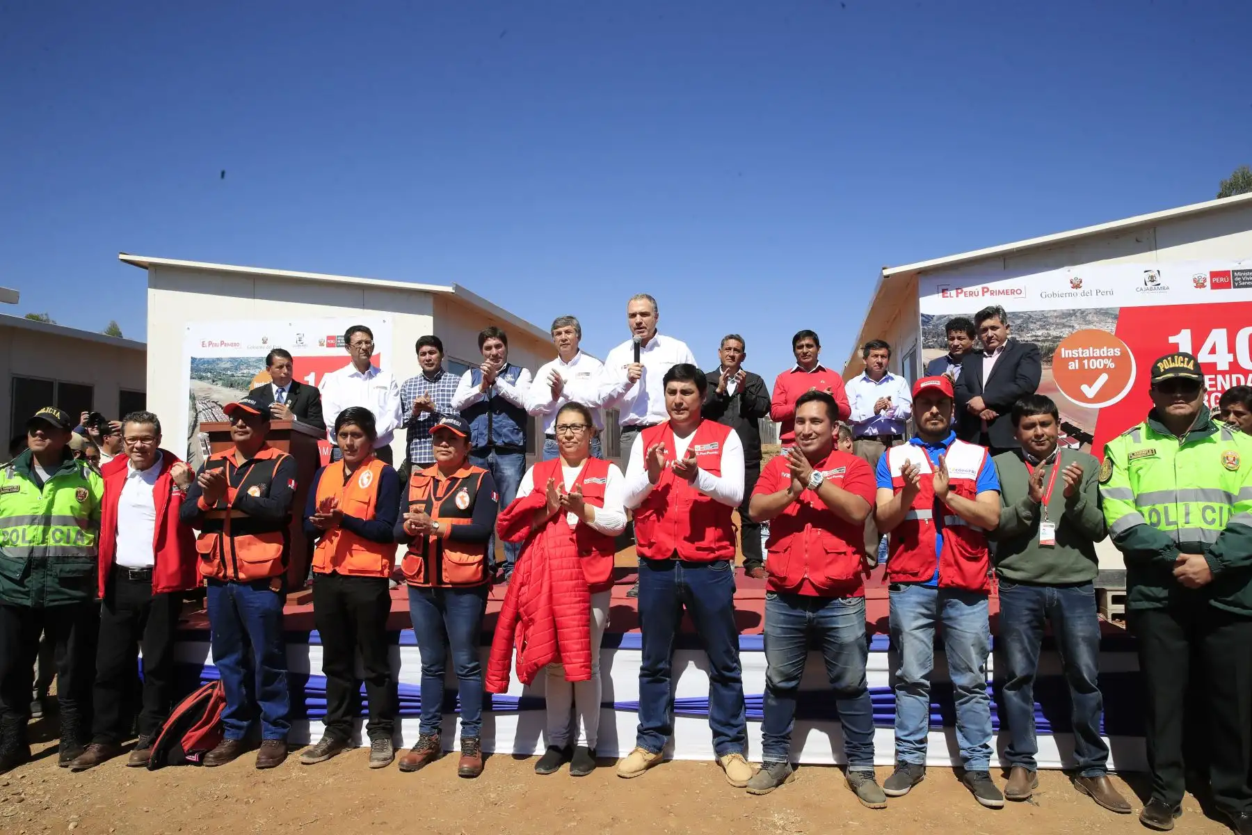 Presidente del Consejo de Ministros, Salvador del Solar y el Ministro de Vivienda, Miguel Estrada, entregaron 140 viviendas de emergencia a damnificados del sector de Pampa Grande, Cajabamba- Cajamarca.
Foto: ANDINA/Juan Carlos Guzmán