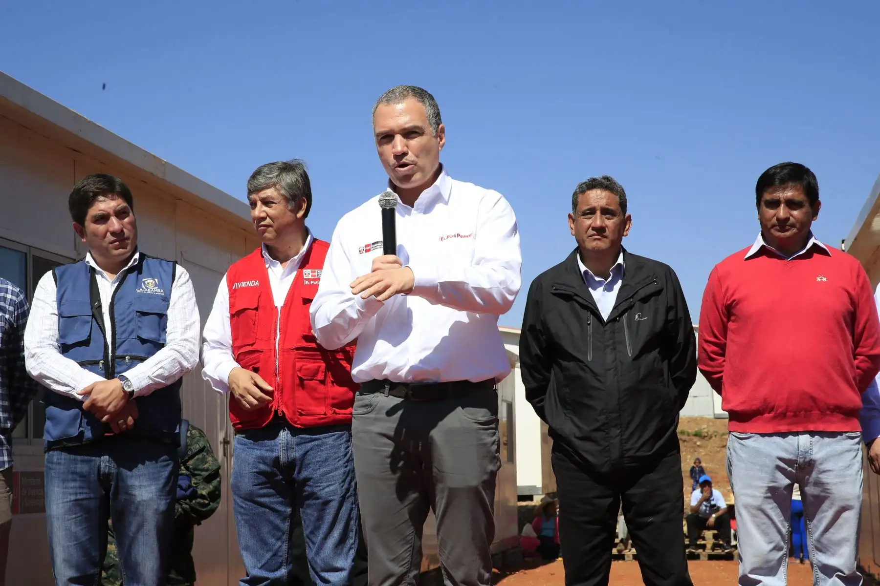 Presidente del Consejo de Ministros, Salvador del Solar y el Ministro de Vivienda, Miguel Estrada, entregaron 140 viviendas de emergencia a damnificados del sector de Pampa Grande, Cajabamba- Cajamarca.
Foto: ANDINA/Juan Carlos Guzmán