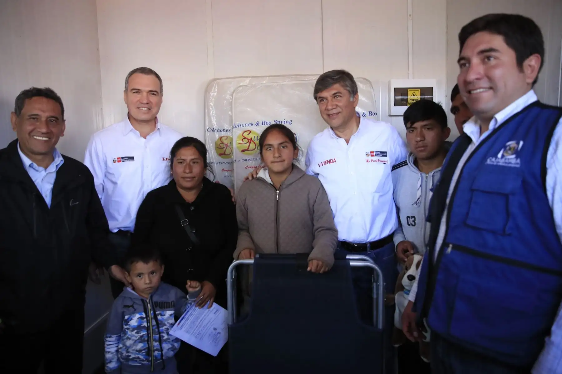 Presidente del Consejo de Ministros, Salvador del Solar y el Ministro de Vivienda, Miguel Estrada, entregaron 140 viviendas de emergencia a damnificados del sector de Pampa Grande, Cajabamba- Cajamarca.
Foto: ANDINA/Juan Carlos Guzmán