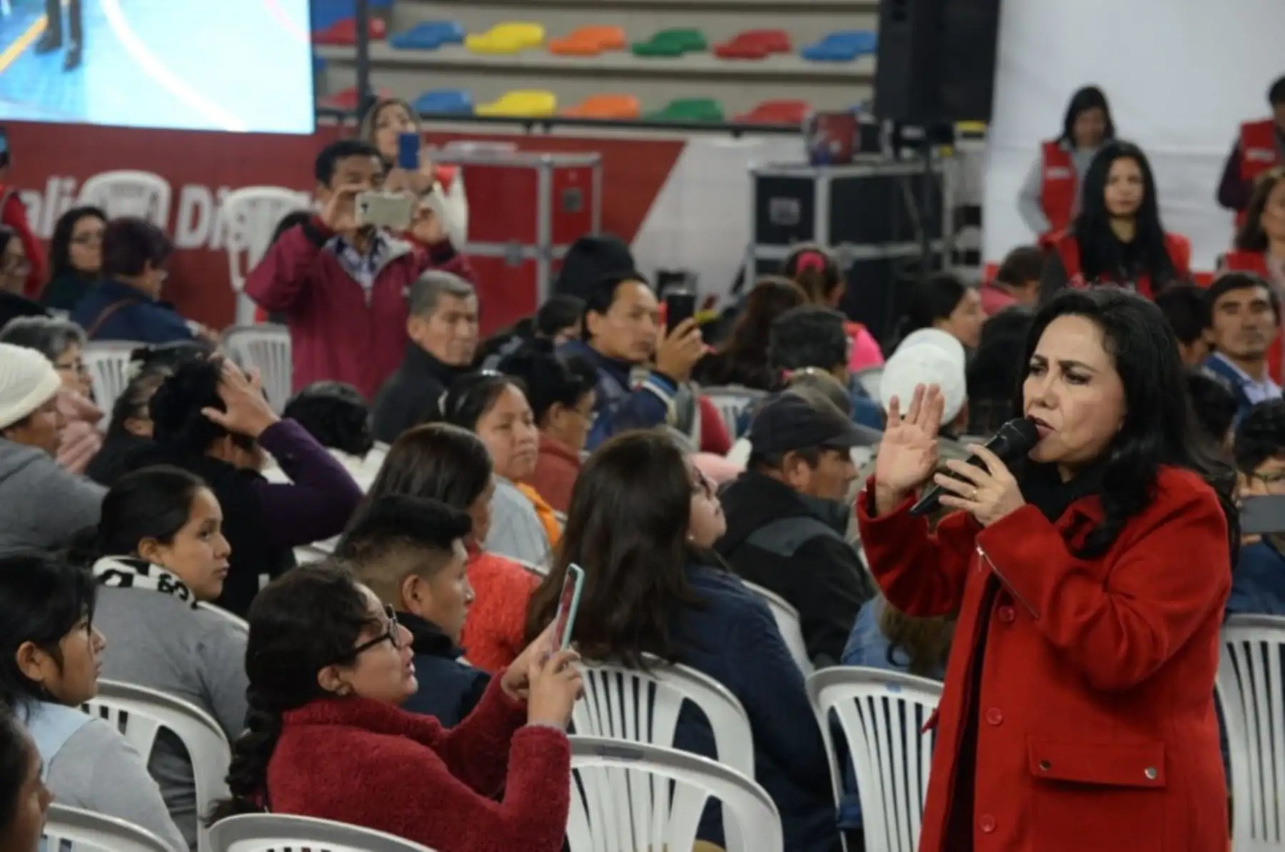 Ministra de la Mujer, Gloria Montenegro.