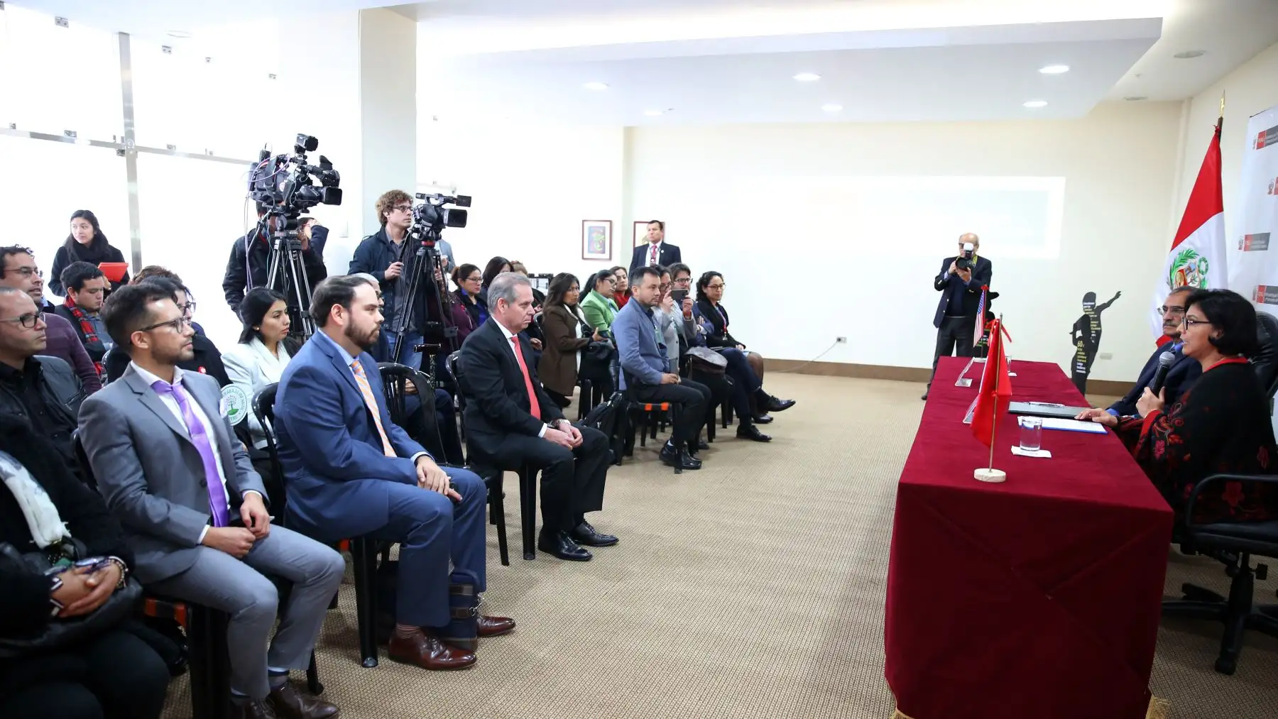 Ministra de Trabajo  Sylvia Cáceres y embajador  de EE. UU. Krishna Urs. firmaron la Resolución Ministerial de creación del Sello Libre de Trabajo Infantil. reconocimiento que tiene por finalidad promover en las empresas prácticas de prevención y erradicación del trabajo infantil en los procesos productivos y prestación de servicios.Foto.ANDINA/MTPE
