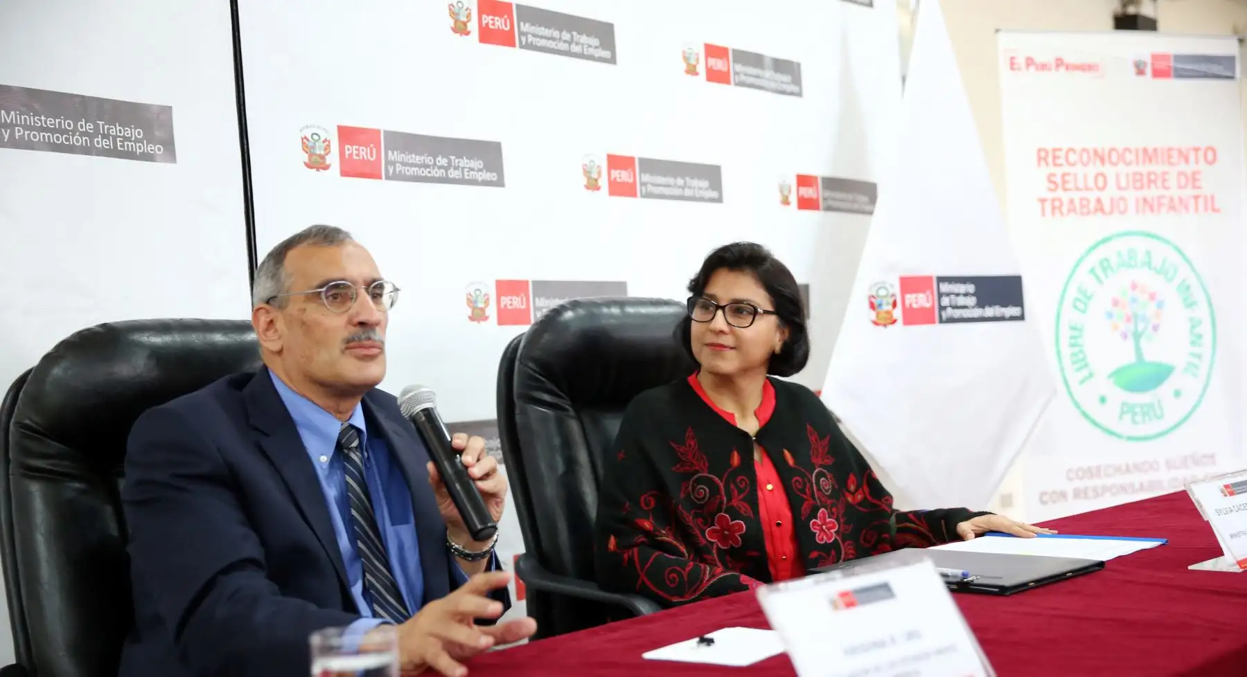 Ministra de Trabajo  Sylvia Cáceres y embajador  de EE. UU. Krishna Urs. firmaron la Resolución Ministerial de creación del Sello Libre de Trabajo Infantil. reconocimiento que tiene por finalidad promover en las empresas prácticas de prevención y erradicación del trabajo infantil en los procesos productivos y prestación de servicios.Foto.ANDINA/MTPE