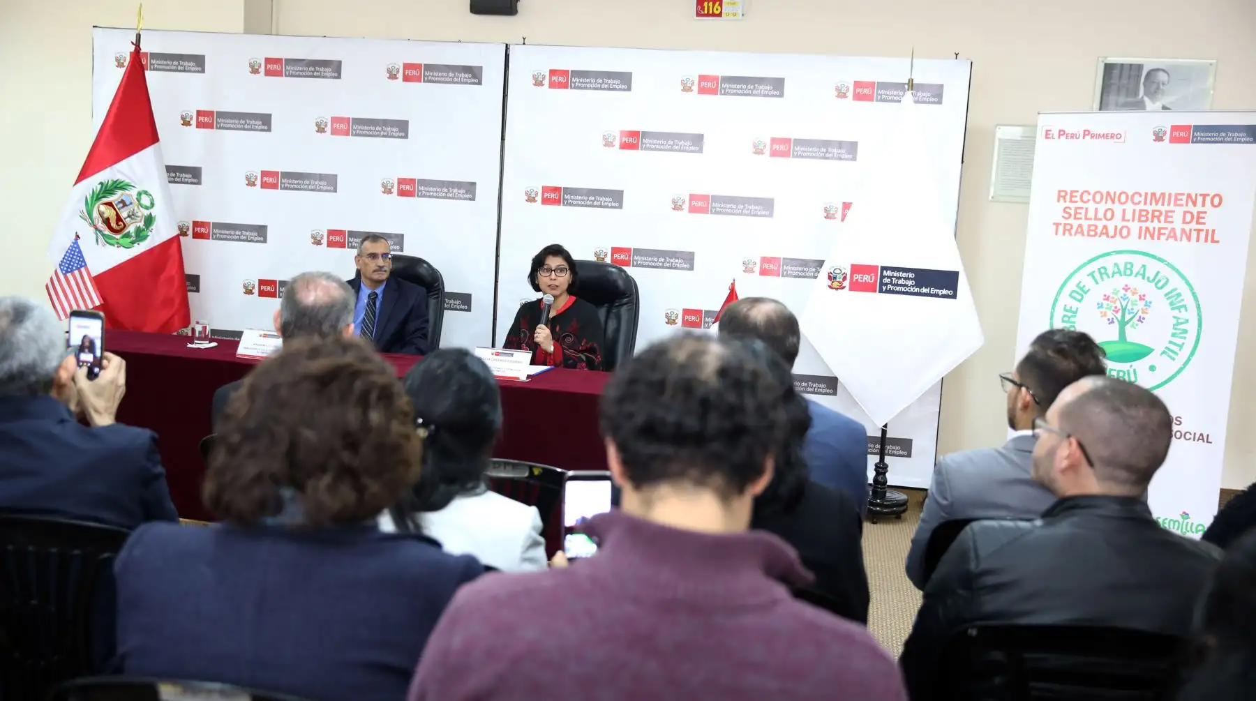 Ministra de Trabajo  Sylvia Cáceres y embajador  de EE. UU. Krishna Urs. firmaron la Resolución Ministerial de creación del Sello Libre de Trabajo Infantil. reconocimiento que tiene por finalidad promover en las empresas prácticas de prevención y erradicación del trabajo infantil en los procesos productivos y prestación de servicios.Foto.ANDINA/MTPE