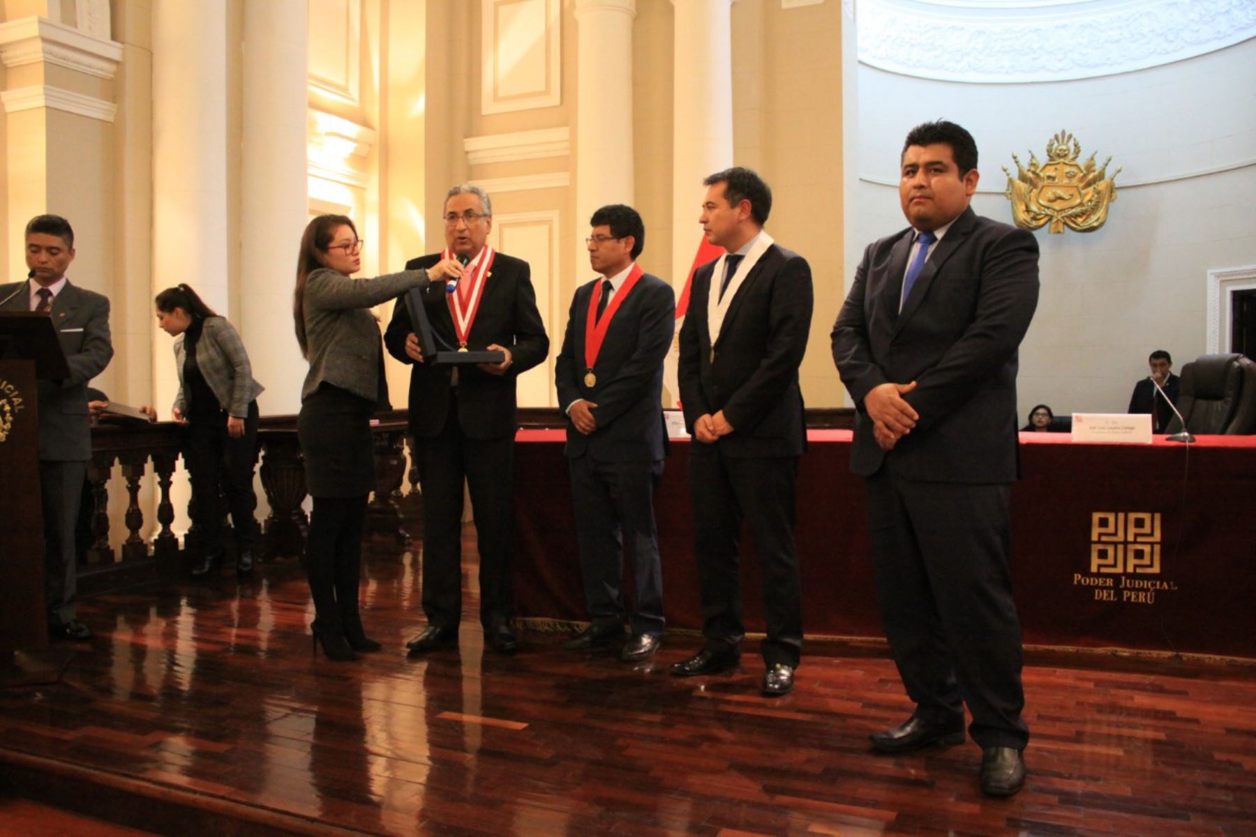 El presidente del Poder Judicial, José Luis Lecaros, premió a los ganadores del concurso Certificación ISO a las Buenas Prácticas 2019.