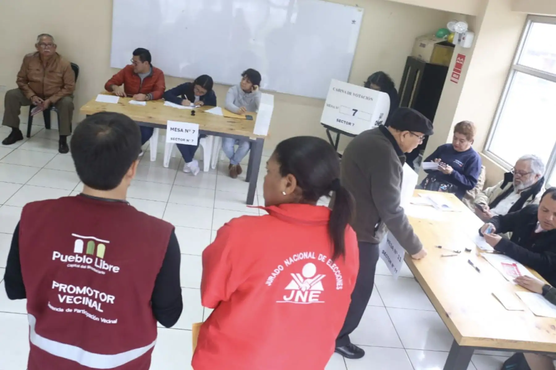 Especialistas del JNE  desarrollan  labor de fiscalización del proceso de Elecciones Vecinales 2019 en el distrito de Pueblo Libre , donde los ciudadanos participan activamente para elegir a sus representantes de las Juntas Vecinales ante la 
Municipalidad de Pueblo Libre 
Foto: JNE