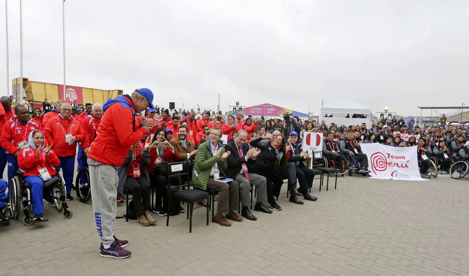 La ministra de Educación, Flor Pablo Medina y  el presidente del Comité Organizador de Lima 2019, Carlos Neuhaus dan la bienvenida a la 
delegación de deportistas que participarán en los Juegos Parapanamericanos Lima 2019.
Foto: ANDINA/Lima 2019