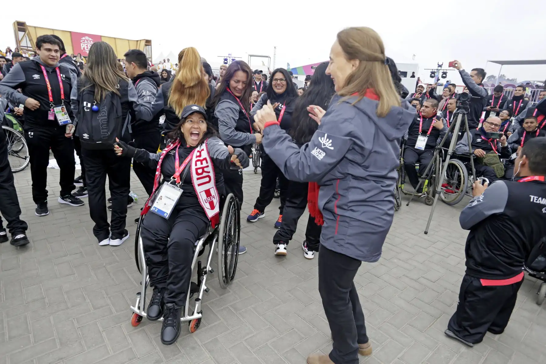 La ministra de Educación, Flor Pablo Medina y  el presidente del Comité Organizador de Lima 2019, Carlos Neuhaus dan la bienvenida a la 
delegación de deportistas que participarán en los Juegos Parapanamericanos Lima 2019.
Foto: ANDINA/Lima 2019