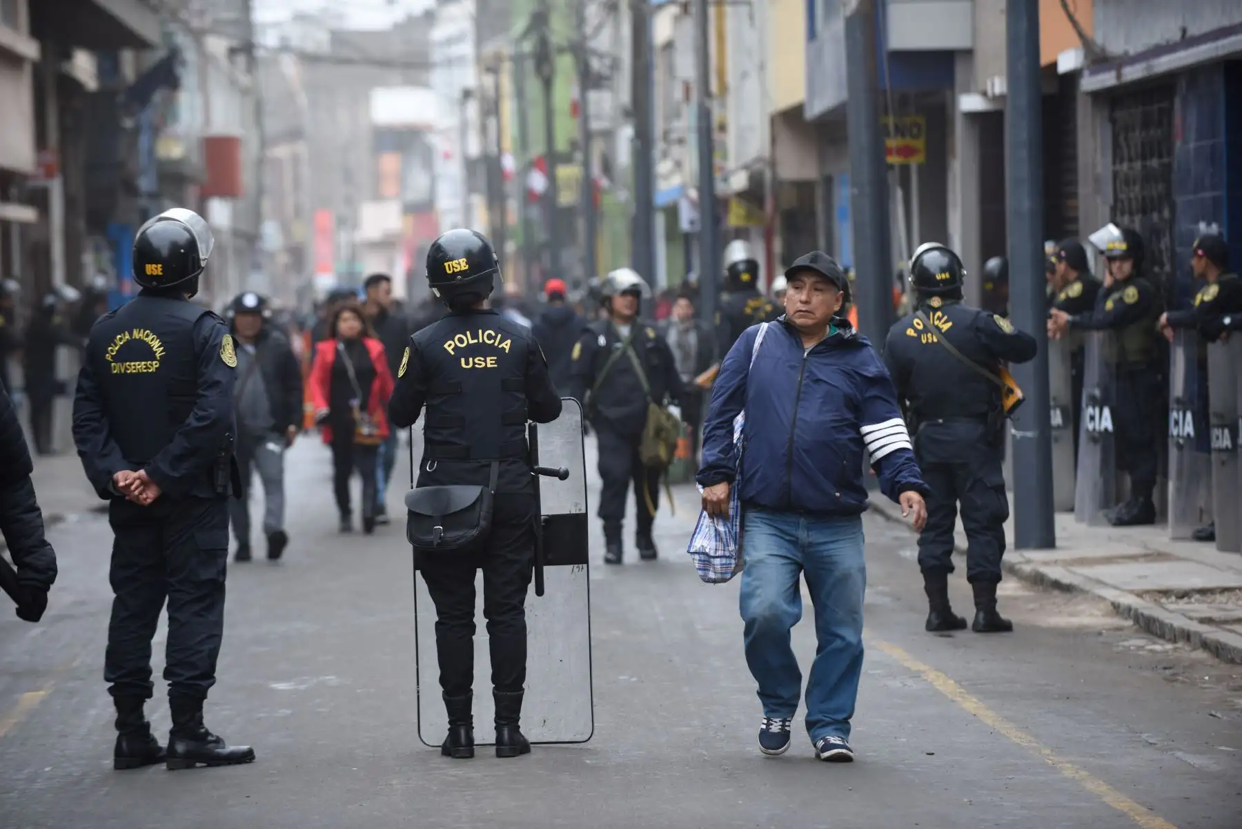 Retiran a ambulantes informales de Mesa Redonda. Foto: ANDINA/César Fajardo