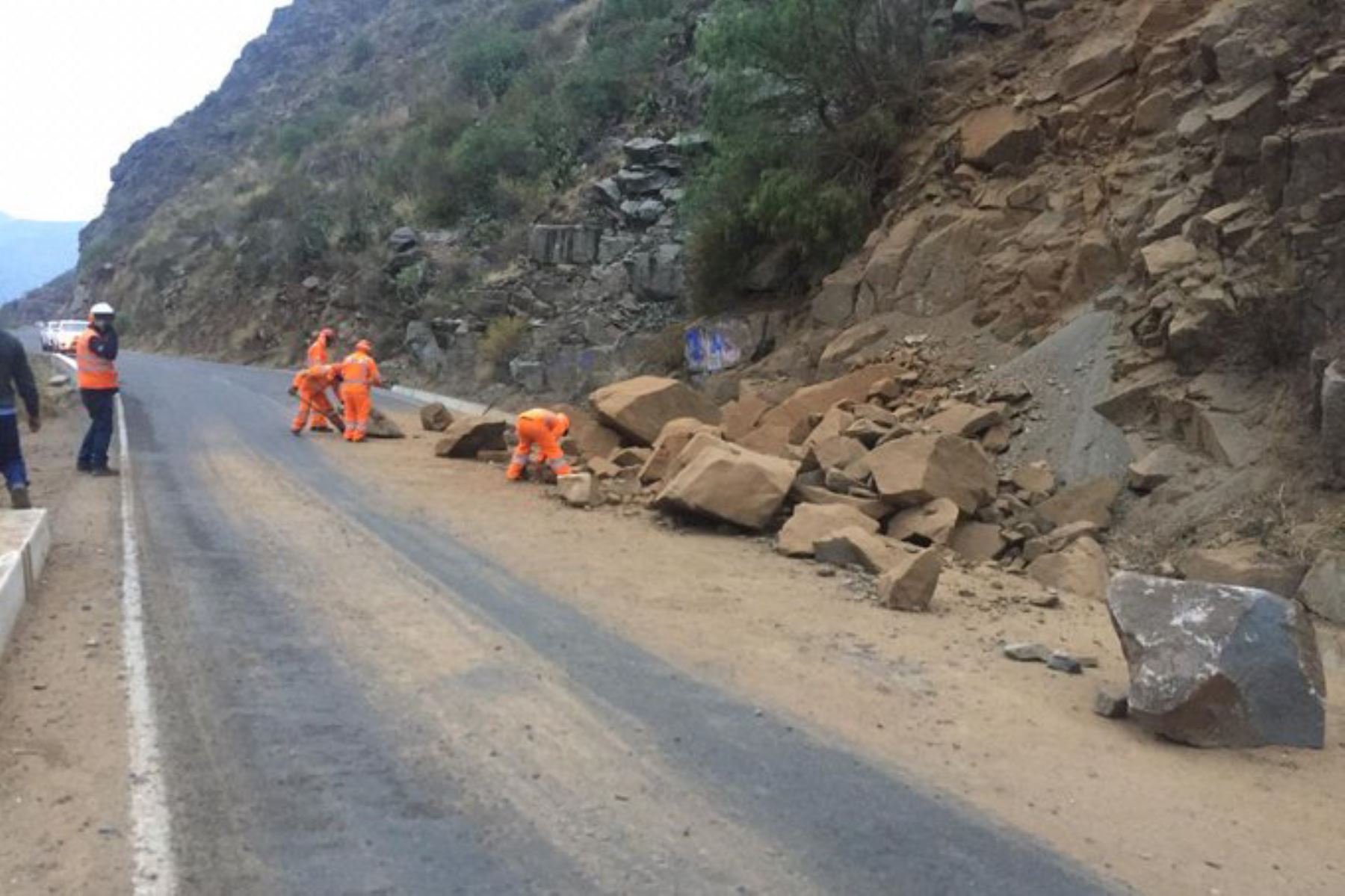 Sismo en Huancayo provocó deslizamientos en carretera a Huancavelica.