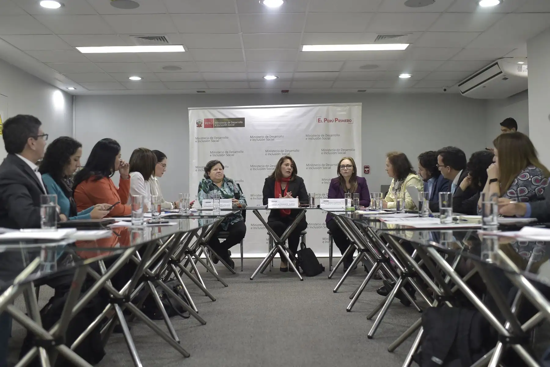 Funcionarios de MIDIS comparten la experiencia en políticas sociales con autoridades del Ecuador que ha permitido reducir de manera importante los indices de desnutrición crónica infantil.
Foto: ANDINA/ José Sotomayor