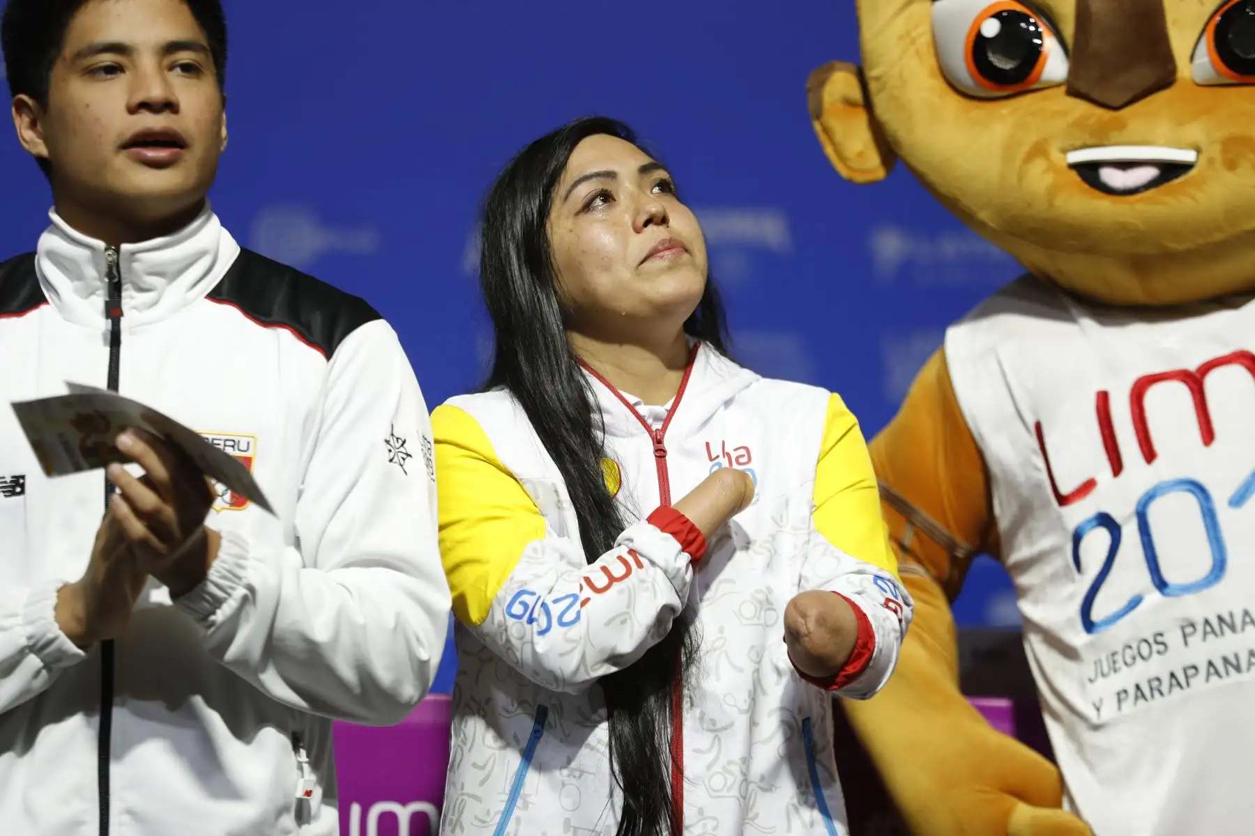 Dunia Felices embajadora medallista de para natación con lágrimas de emoción participa en la presentación de la ruta de la Antorcha Parapanamericana.
Foto: ANDINA/Josue Ramos