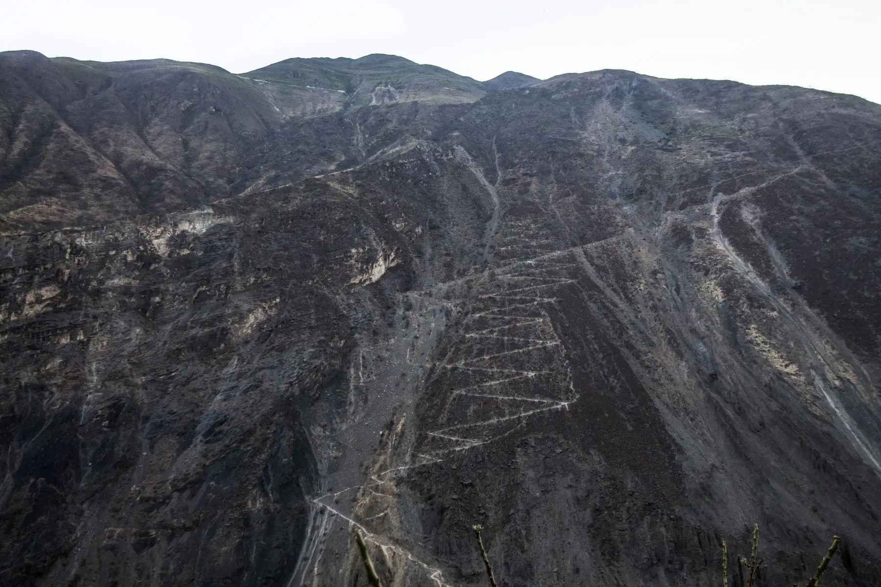 La odisea: tres horas desde Andahuaylas hasta el puente Kutinachaca en camioneta. Aquí empieza la caminata por casi 9 horas cuesta arriba. No existe carretera. Foto: ANDINA/Renato Pajuelo La odisea: tres horas desde Andahuaylas hasta el puente Kutinachaca en camioneta. Aquí empieza la caminata por casi 9 horas cuesta arriba. No existe carretera. Foto: ANDINA/Renato Pajuelo