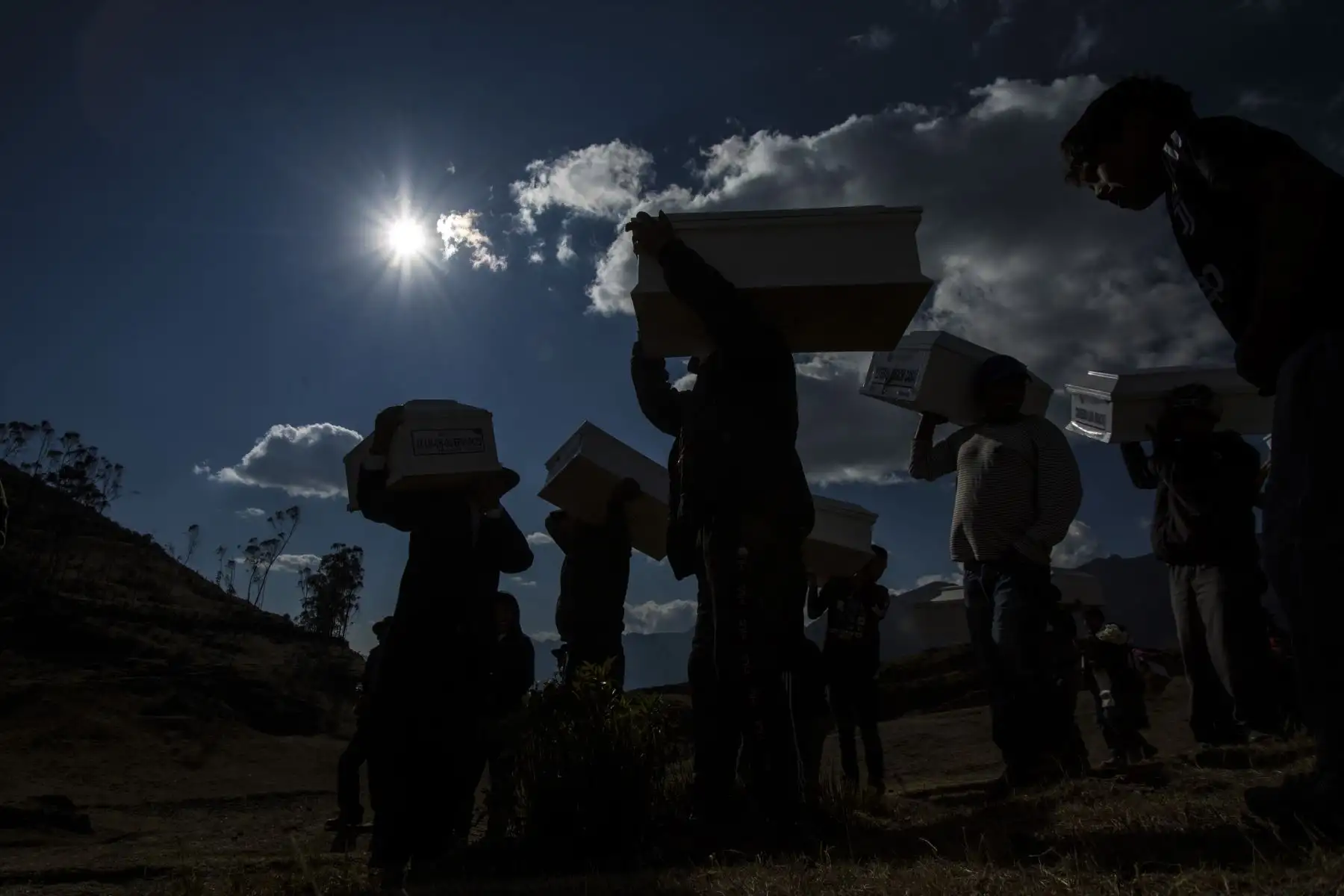 Entregan restos de 64 víctimas de la violencia en Oronccoy. Foto: ANDINA/Renato Pajuelo Entregan restos de 64 víctimas de la violencia en Oronccoy. Foto: ANDINA/Renato Pajuelo