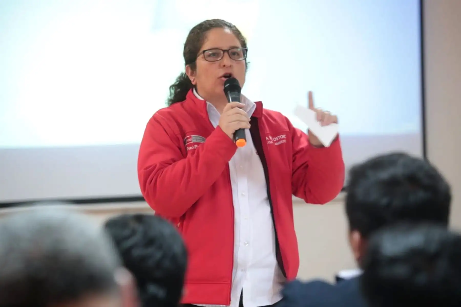 Ministra Lucía Ruiz participa en reunión con la población de Tumilaca. ANDINA/Difusión