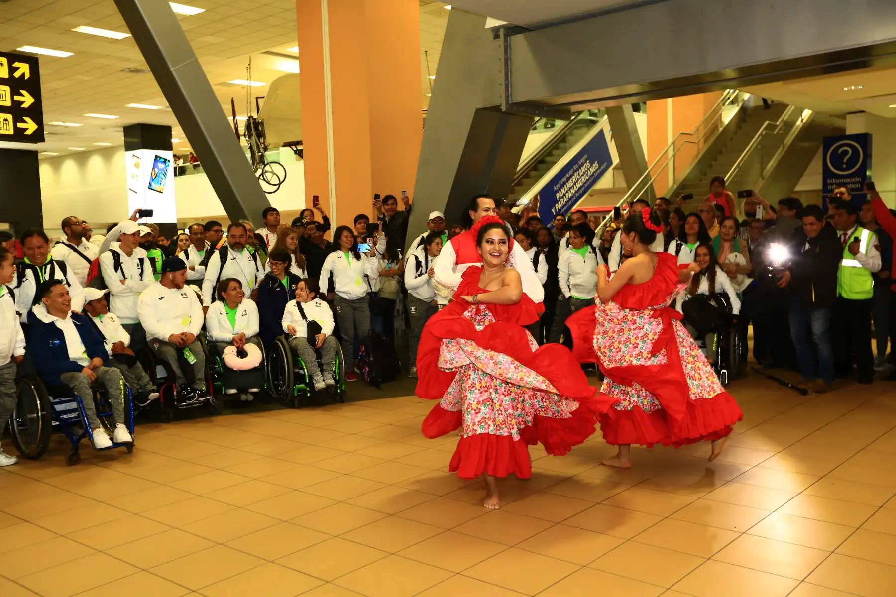 Reciben a delegación de México que llega para los Parapanamericanos  Lima 2019 al ritmo de música peruana .Foto: ANDINA/Pedro Cardenas