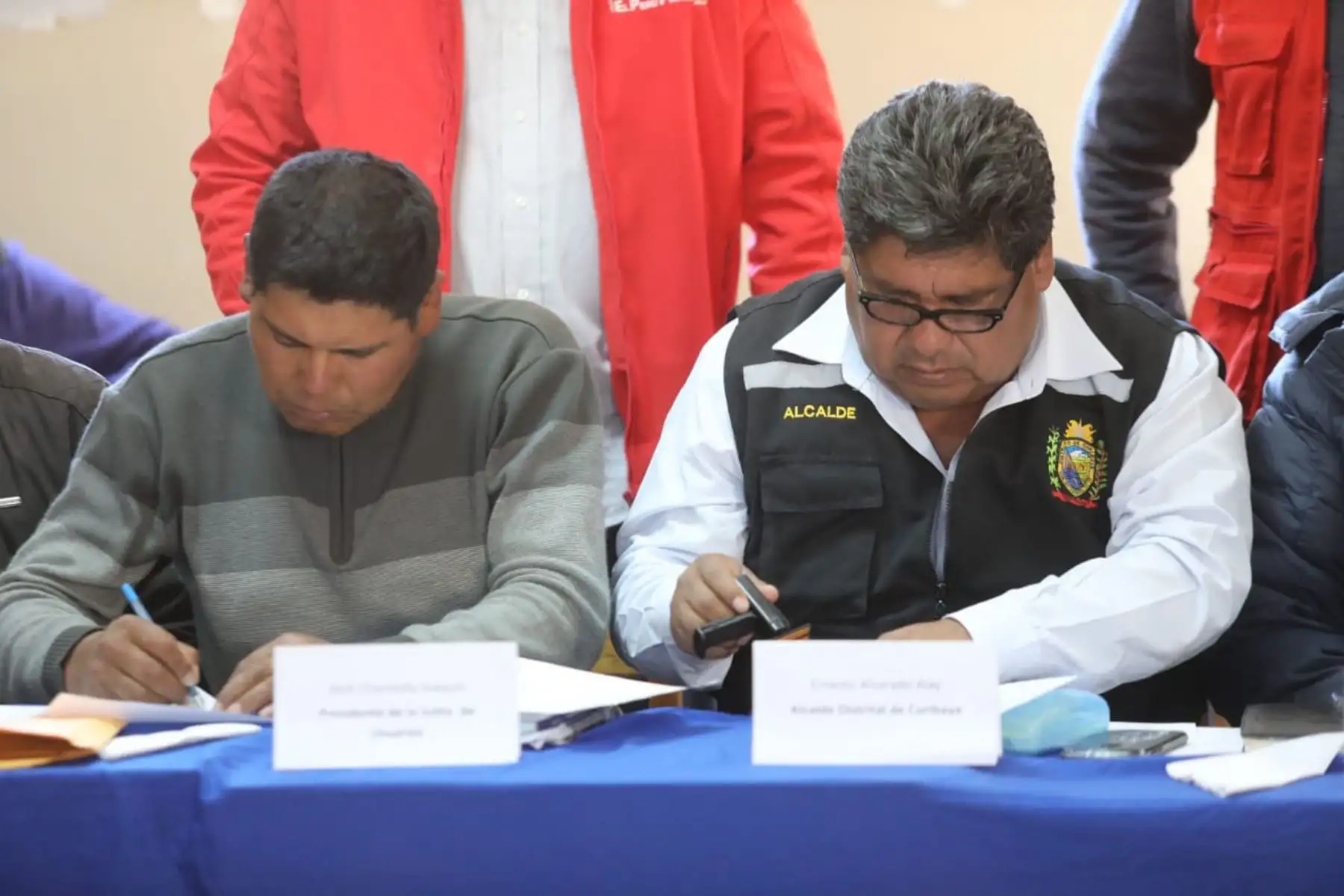 Titulares de Minem, Vivienda, Minagri, Minsa y PCM participan en firma de acta con autoridades de Candarave para tratar problemática hídrica en la región de Tacna.
Foto: Minagri