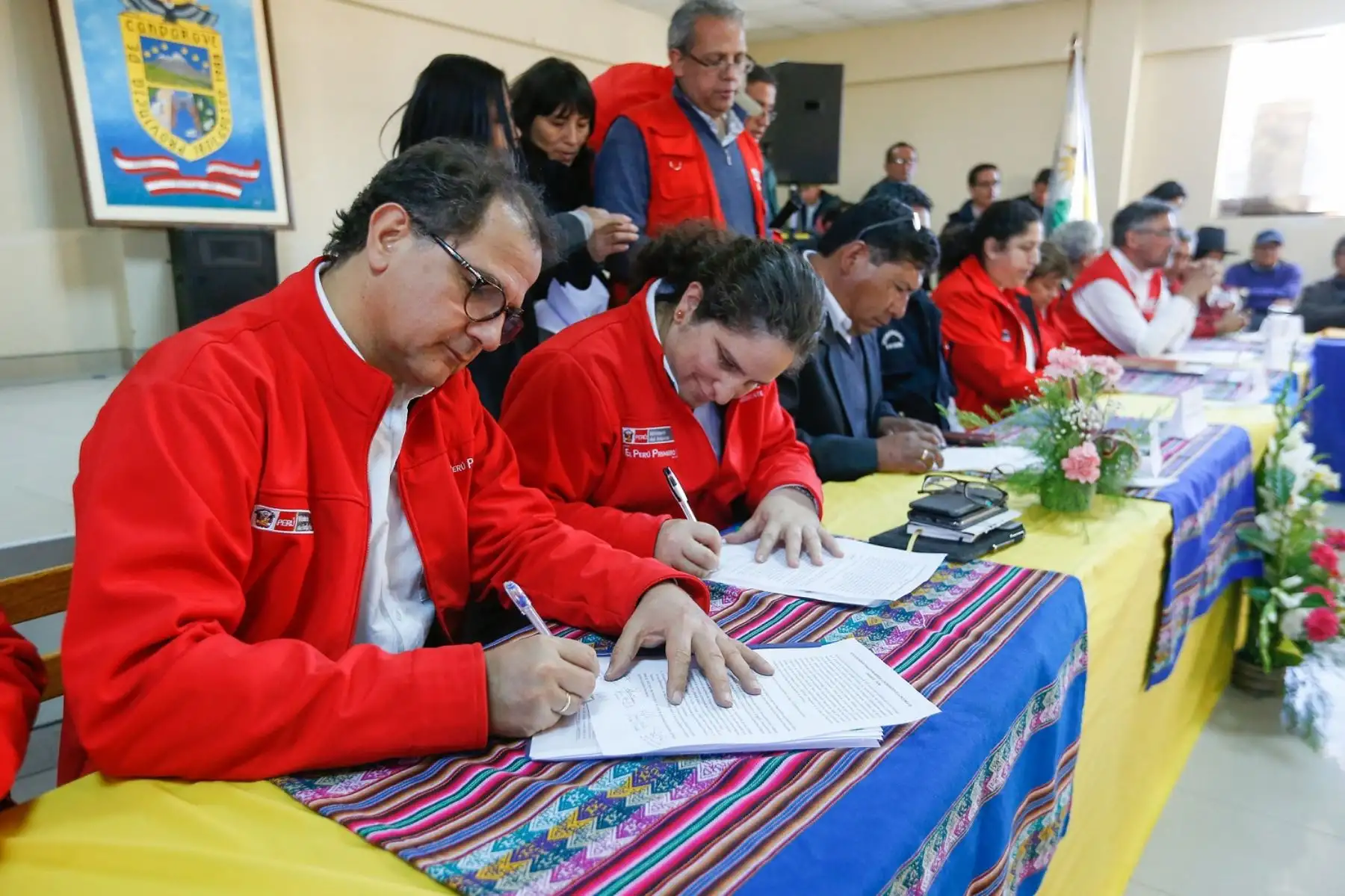 Ministro de Energía y Minas, Francisco Ísmodes, participa en instalación de Mesa de Diálogo en Candarave, Tacna. Foto: Cortesía.
