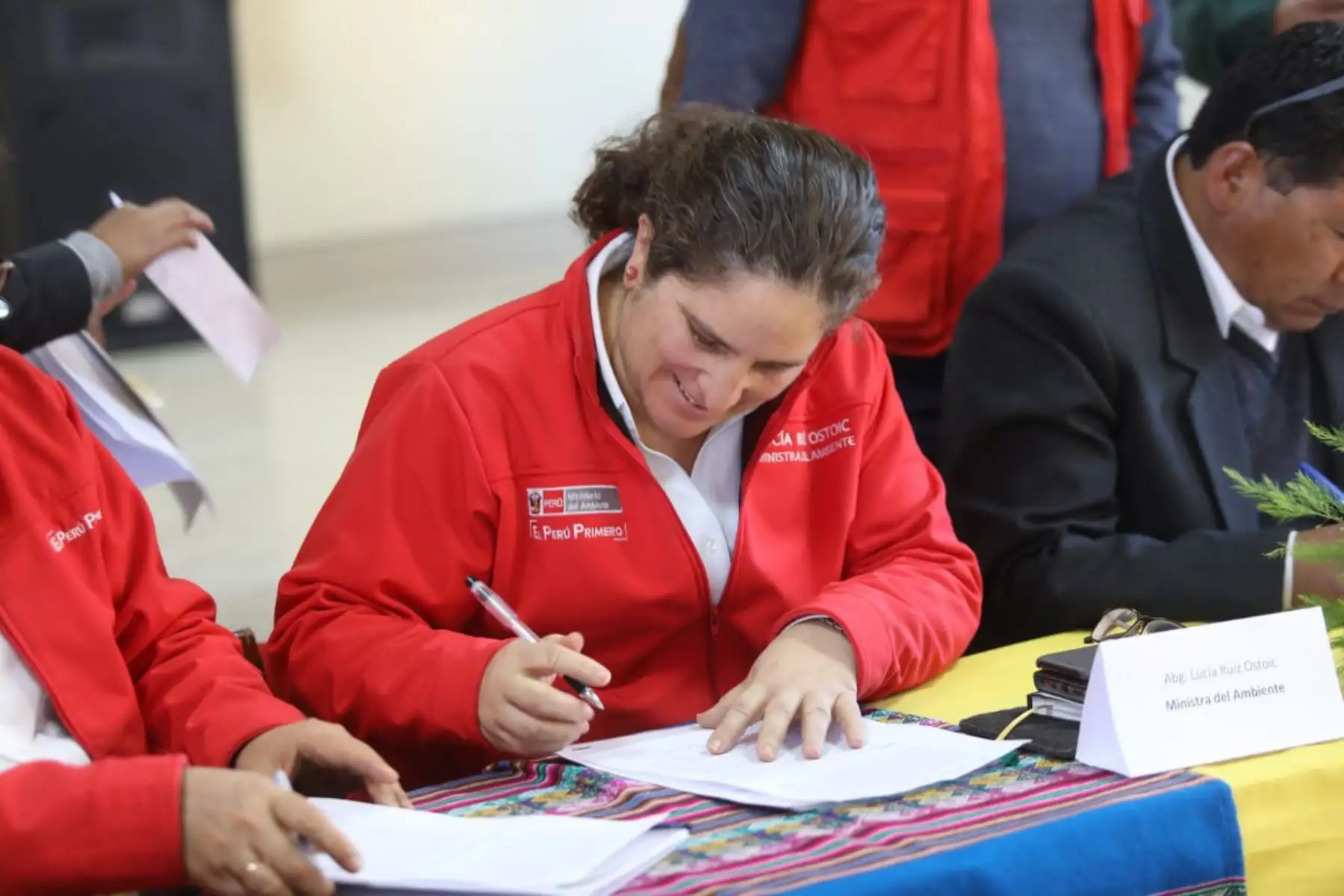 Titulares de Minem, Vivienda, Minagri, Minsa y PCM participan en firma de acta con autoridades de Candarave para tratar problemática hídrica en la región de Tacna.
Foto: Minagri