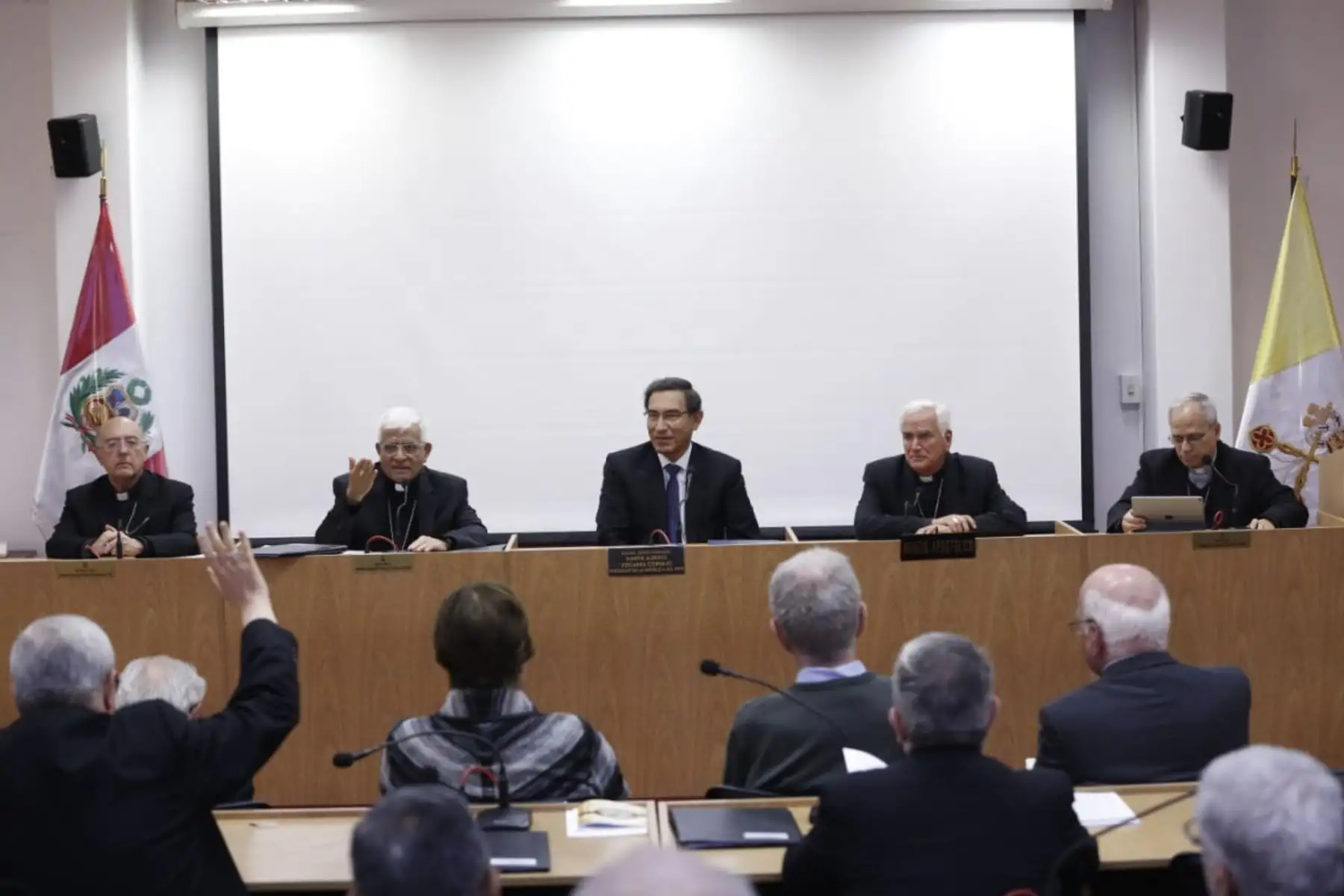 El Presidente de la República, Martín Vizcarra, dialoga con obispos de distintos puntos del país que participan en la 114 Asamblea Plenaria de la Conferencia Episcopal Peruana.Foto.ANDINA/Prensa Presidencia