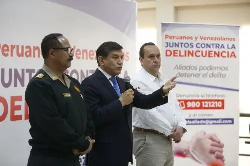 Mininter y Unión Venezolana acuerdan combatir la delincuencia en Perú. Participaron el ministro Carlos Morán, el general de la Policia José Lavalle y Oscar Pérez, presidente de la ONG Unión Venezolana en Perú. Foto: ANDINA/Renato Pajuelo.