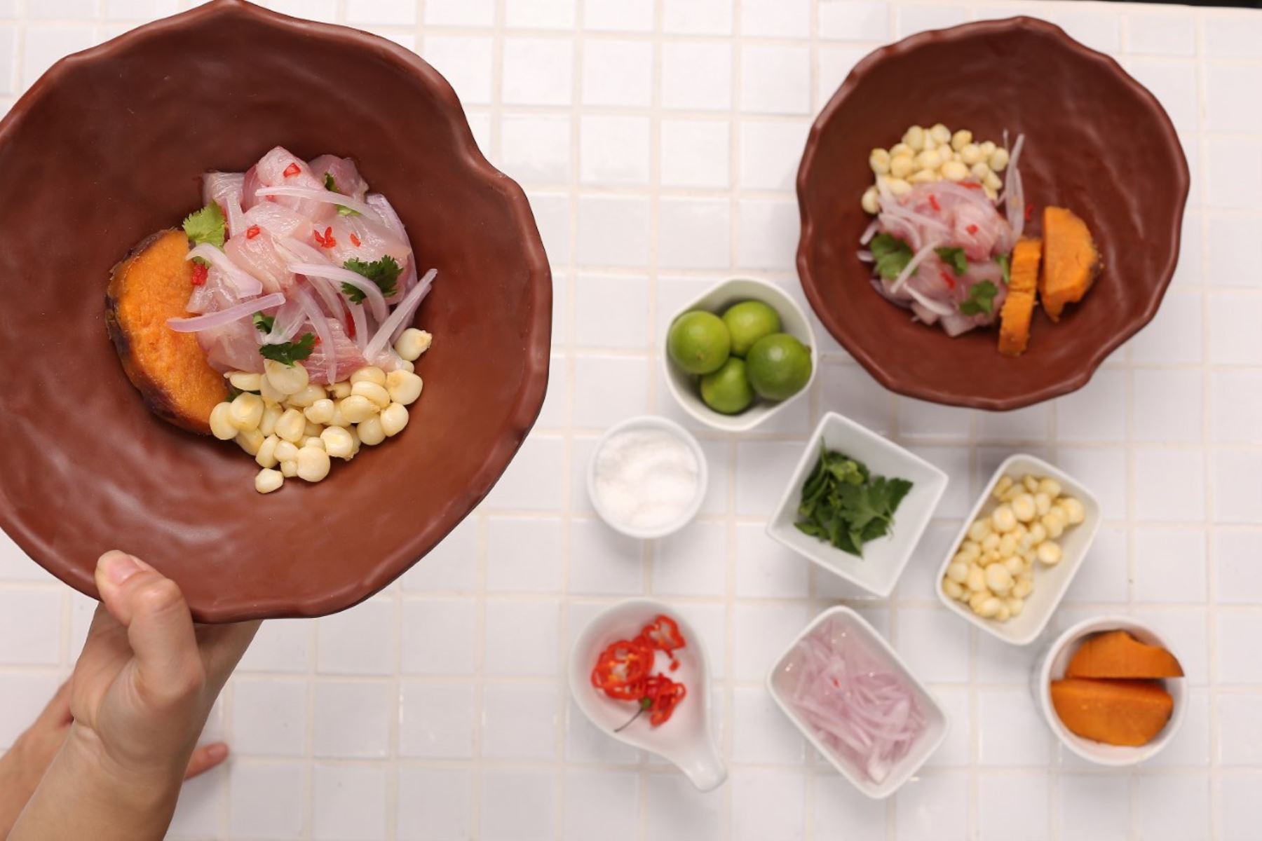 El cebiche es el plato típico embajador de la gastronomía peruana y tiene como insumo protagónico al ají limo, cultivado desde tiempos precolombinos y que le confiere el aroma y sabor que conquista paladares en el mundo. ANDINA/Difusión