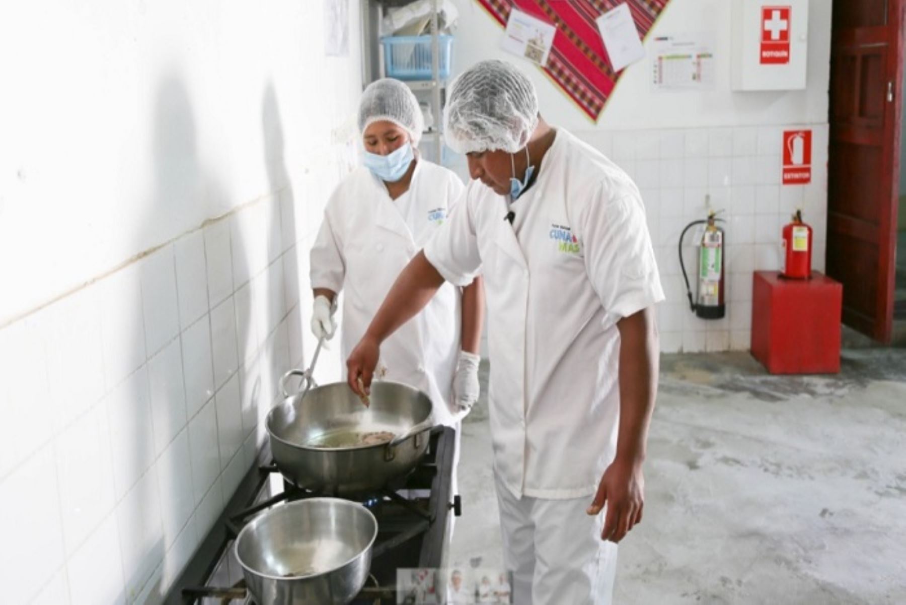 Belmo Ventura Quispe, de 26 años de edad, es uno de los 60 socios de cocina voluntarios varones que tiene el Programa Nacional Cuna Más del Ministerio de Desarrollo e Inclusión Social (Midis) en todo el país y la gastronomía es su pasión, tal como lo demuestra de lunes a viernes, en el servicio alimentario del centro poblado de Putacca, en la región Ayacucho.