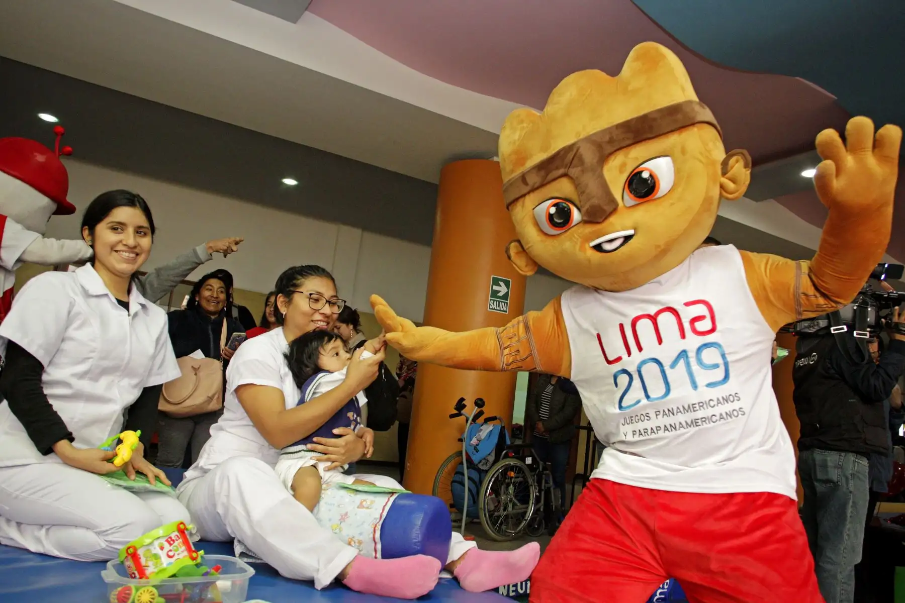 Milco la mascota oficial de los Juegos Parapanamericanos Lima 2019, visito a los niños del Hospital  San Juan de Dios. Foto:ANDINA/ LIMA 2019