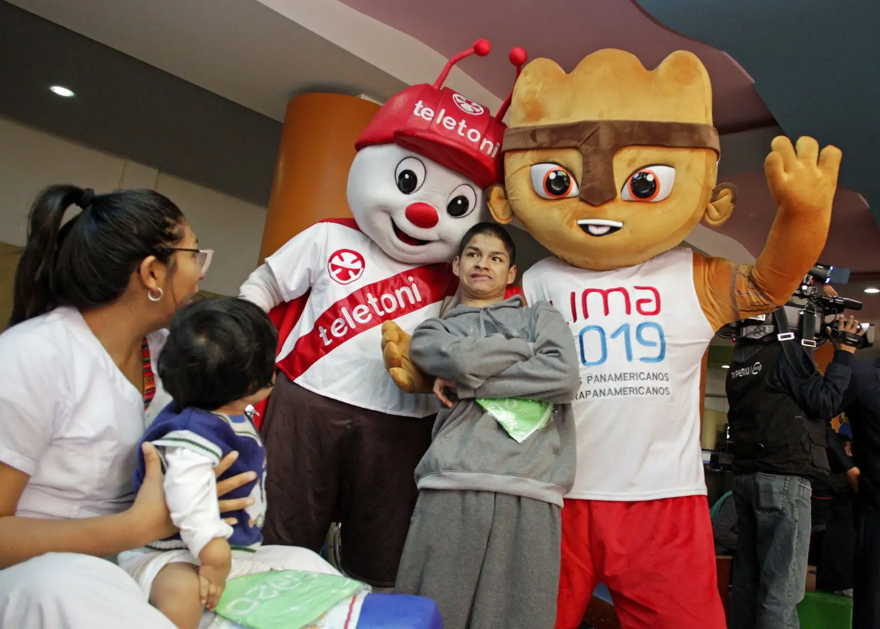 Milco la mascota oficial de los Juegos Parapanamericanos Lima 2019, visito a los niños del Hospital  San Juan de Dios. Foto:ANDINA/ LIMA 2019