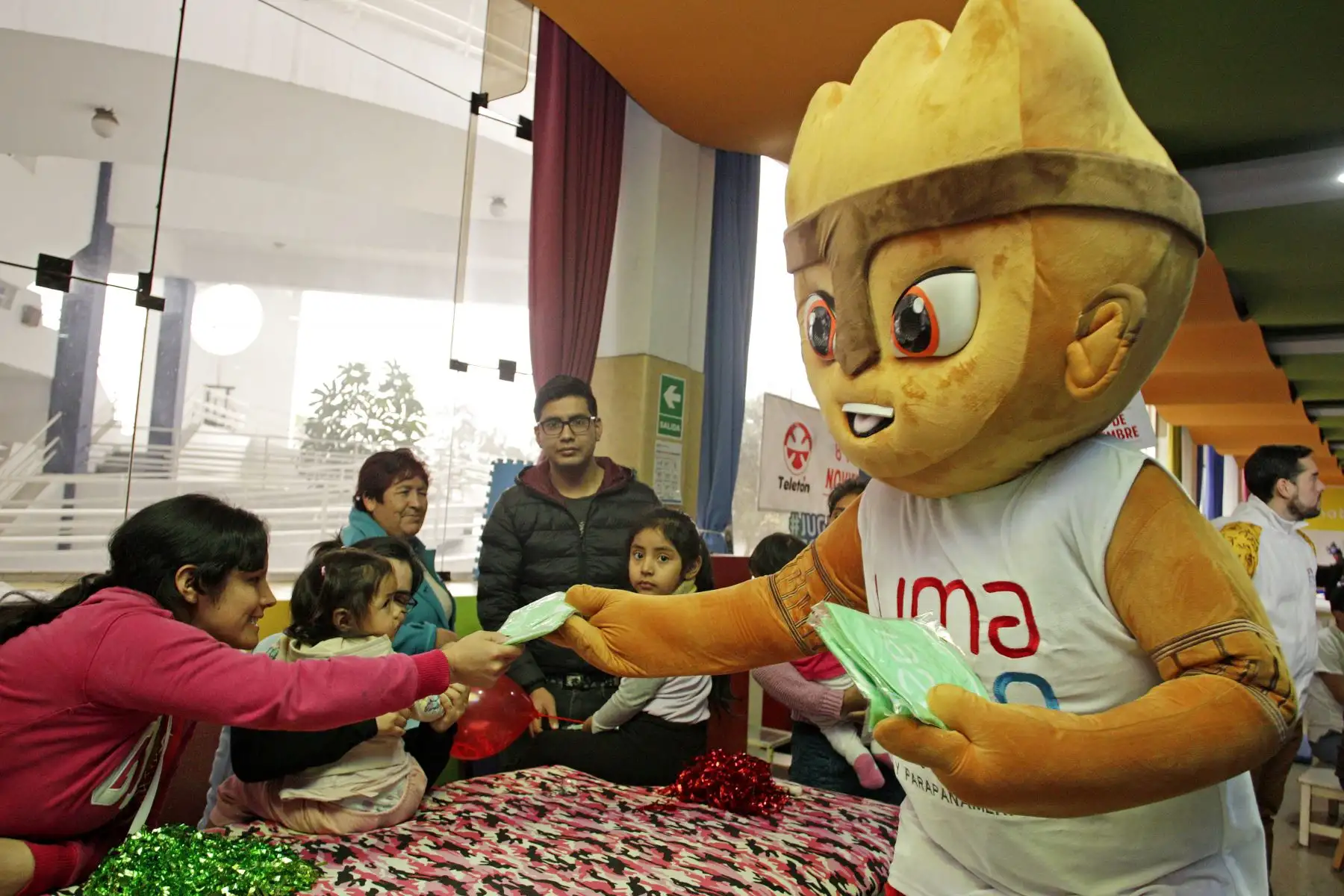 Milco la mascota oficial de los Juegos Parapanamericanos Lima 2019, visito a los niños del Hospital  San Juan de Dios. Foto:ANDINA/ LIMA 2019
