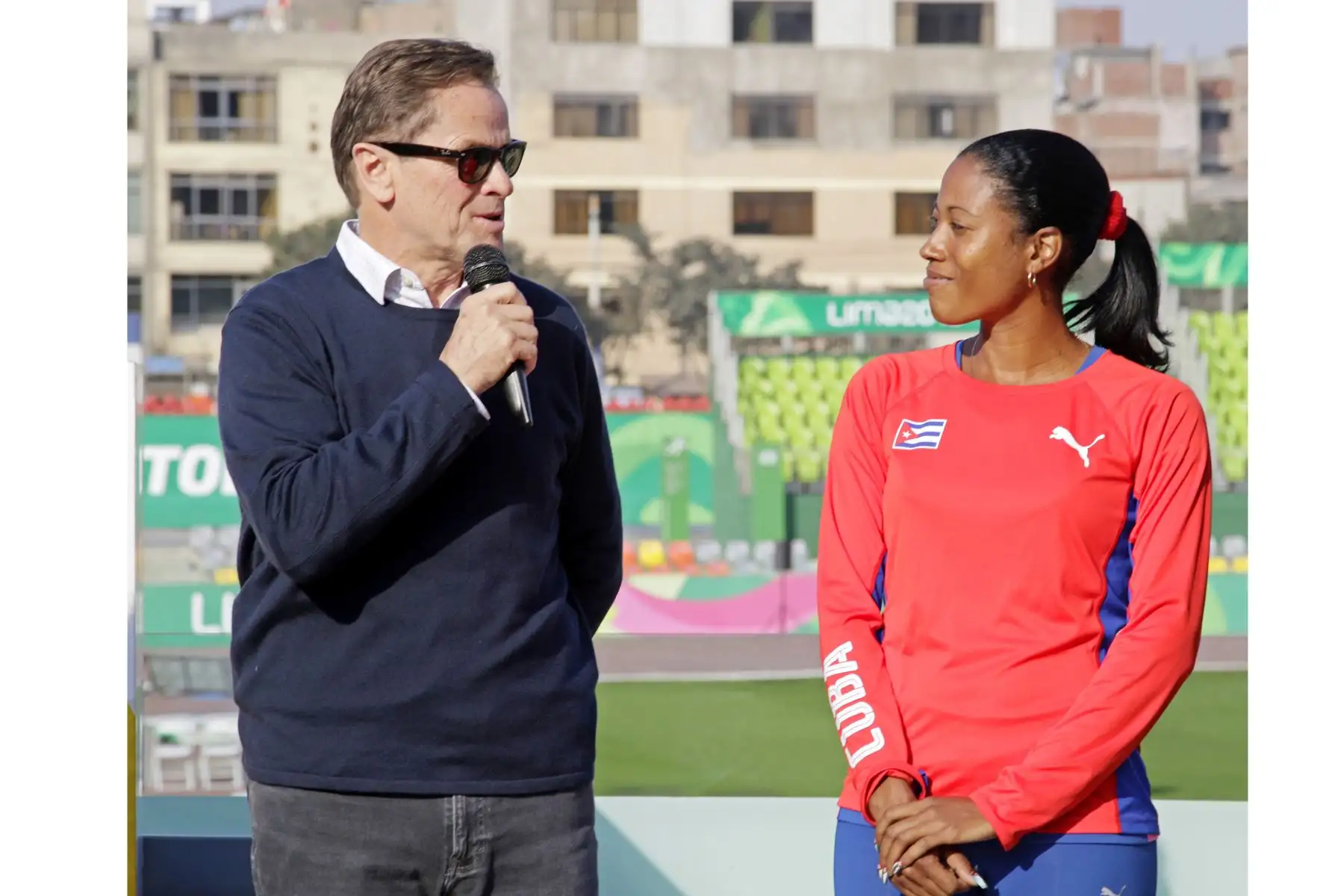 Una de las estrellas del movimiento paralímpico y la paratleta más veloz del mundo, la cubana Omara Durand, estampo  sus manos en una placa de cemento, expuesta en el paseo de la fama de la Videna. Foto:ANDINA/ LIMA 2019