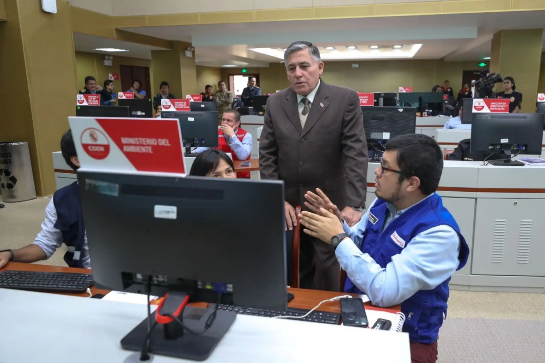 Ministro de Defensa descarta que incendios forestales de Brasil y Bolivia hayan llegado al Perú.