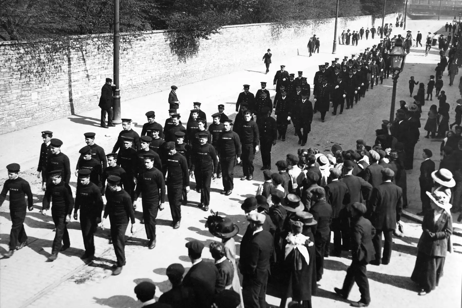 Una foto del folleto recibida del Ayuntamiento de Southampton el 4 de abril de 2012 muestra un servicio conmemorativo en Southampton para las víctimas del hundimiento del Titanic en 1912. En ninguna parte sufrió tanto el hundimiento del Titanic como Southampton y un siglo después del desastre que la ciudad quiere para contar la historia en gran parte olvidada de sus 549 residentes que murieron.AFP