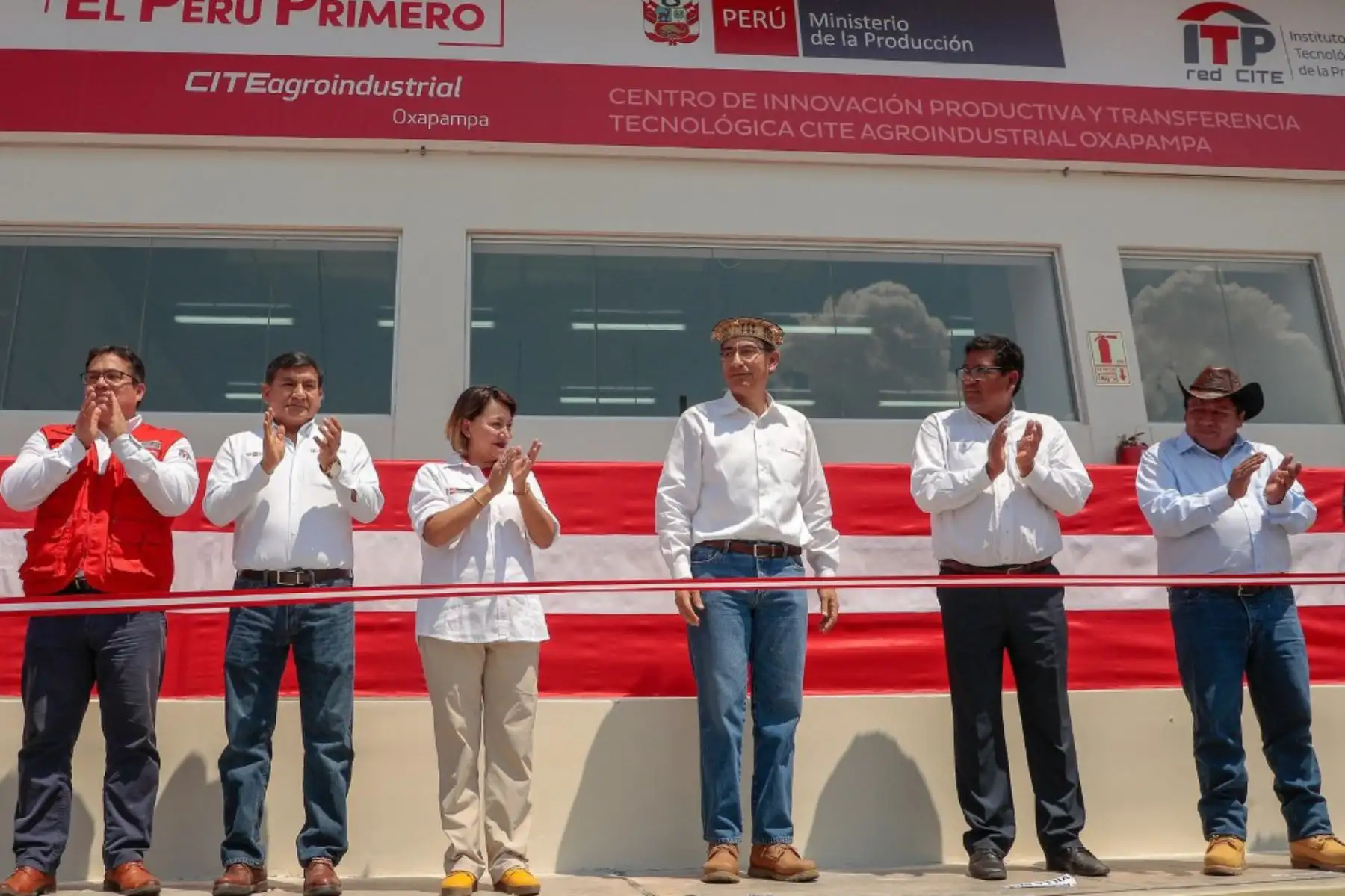 El presidente de la República, Martín Vizcarra; y la ministra de la Producción, Rocío Barrios, inauguran el Centro de Innovación Productiva y Transferencia Tecnológica Agroindustrial (CITE) Oxapampa, en la región Pasco.